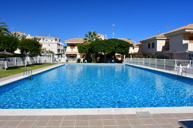 Imagen 1 Inmueble 296780 - Casa Pareada en venta en Orihuela / Cerca del centro comercial La Zenia