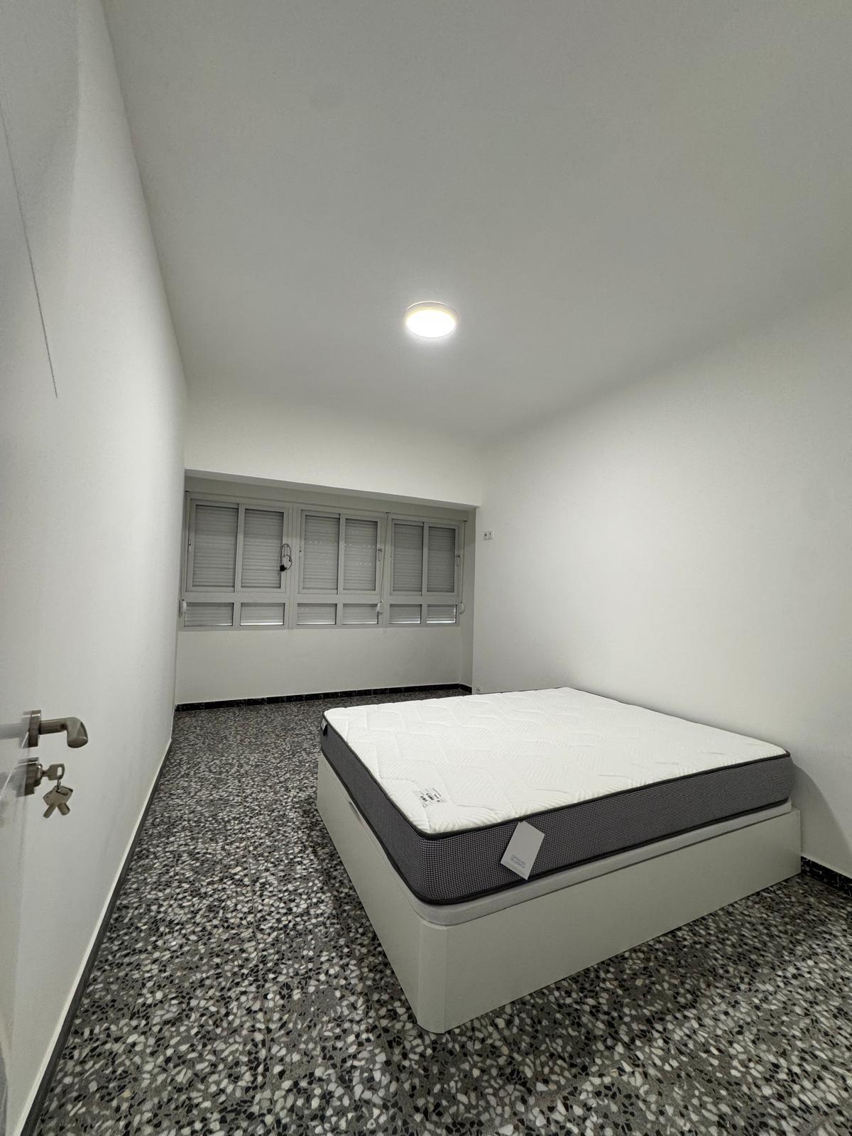 Imagen 12 Piso en venta en Torrevieja / Cerca del centro urbano y de la estación de autobuses