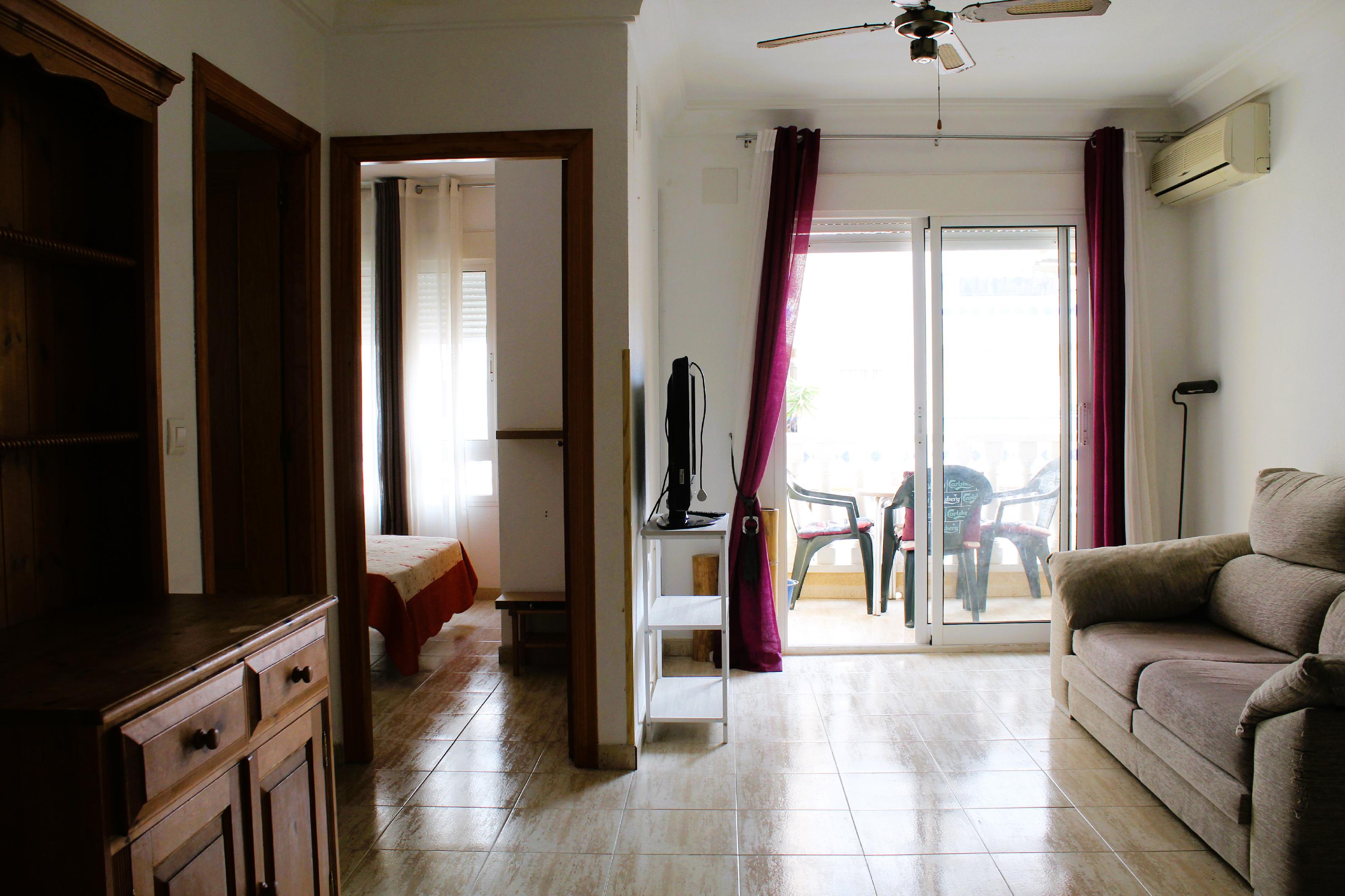 Imagen 1 Apartamento en venta en Guardamar Del Segura / A pocos minutos de la playa de guardamar