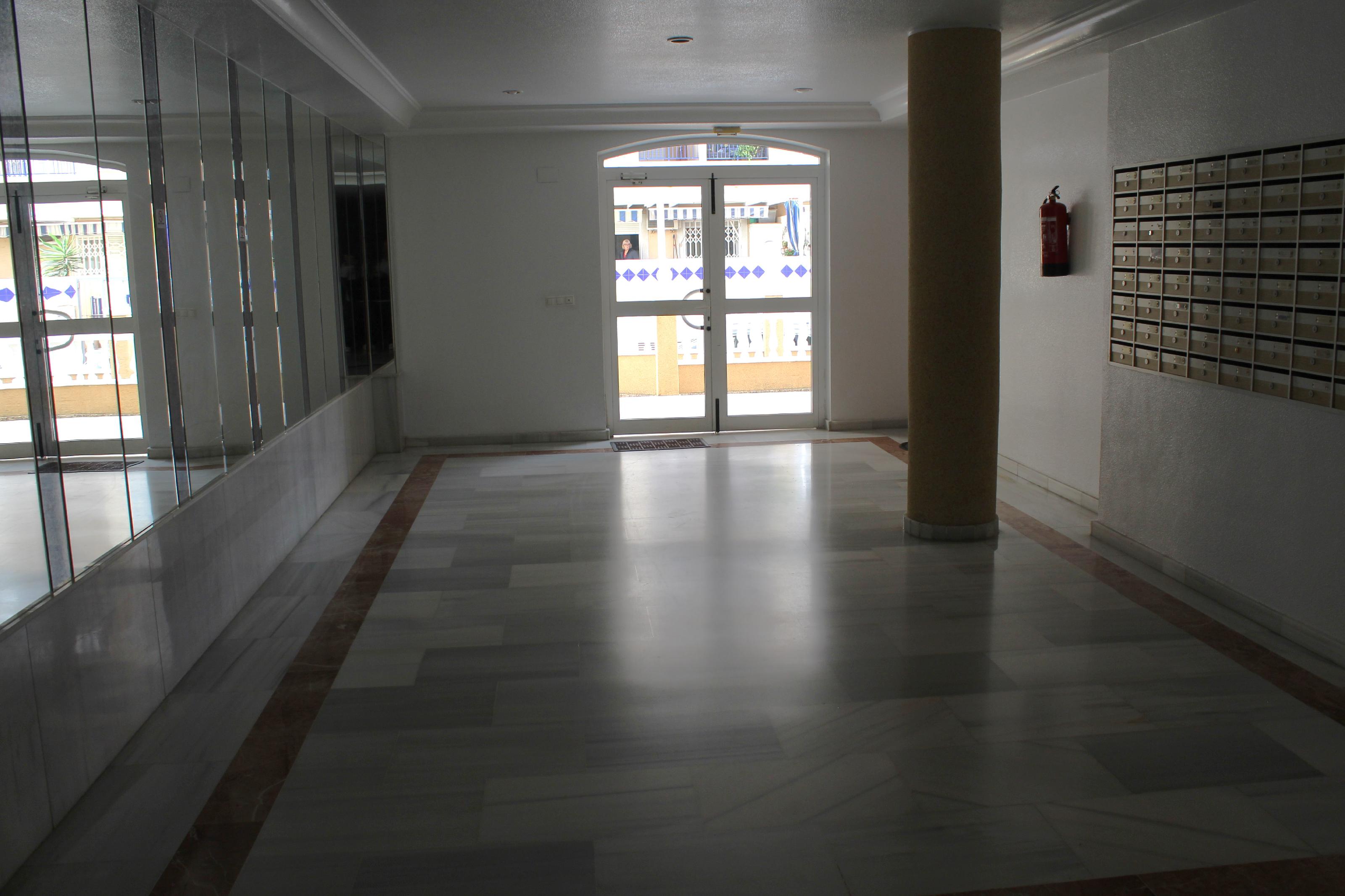 Imagen 20 Apartamento en venta en Guardamar Del Segura / A pocos minutos de la playa de guardamar