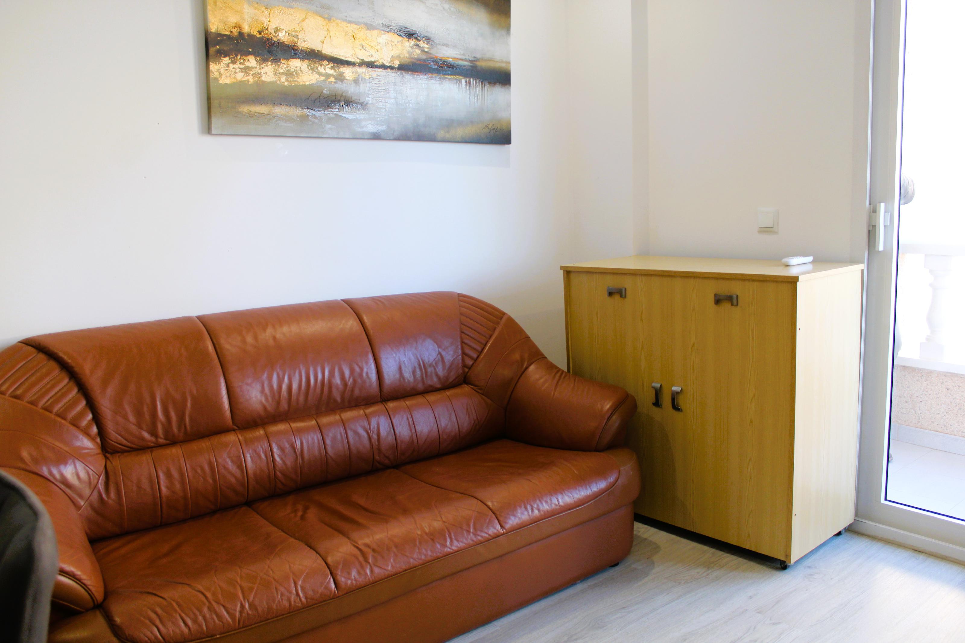 Imagen 3 Apto. Playa en venta en Torrevieja / Apartamento a pie de playa en zona de los locos.