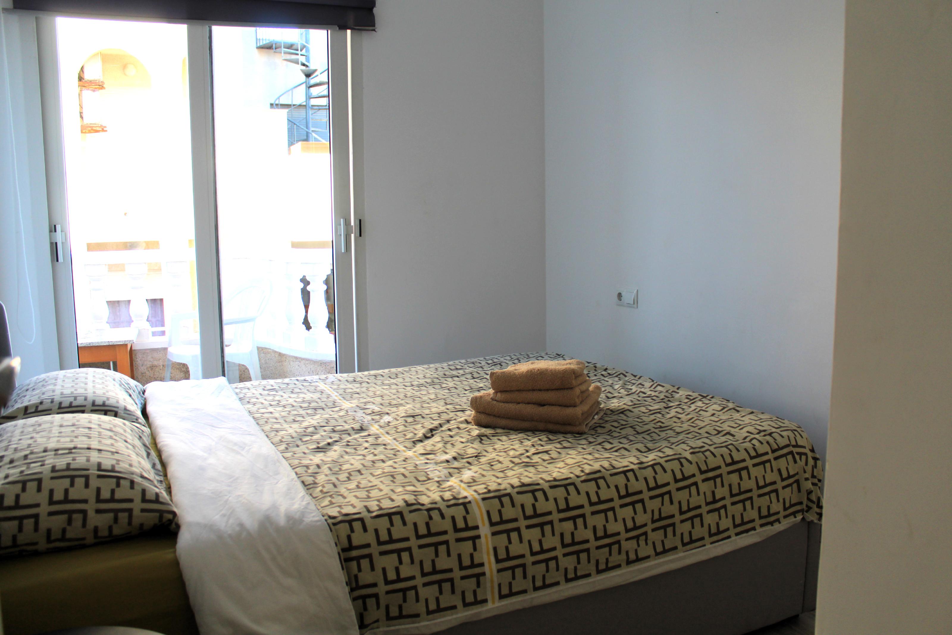 Imagen 10 Apto. Playa en venta en Torrevieja / Apartamento a pie de playa en zona de los locos.