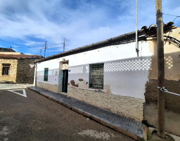 Imagen 1 Inmueble 299958 - Casa Aislada en venta en Orihuela / Vivienda amplia junto al entorno de la pedrera.