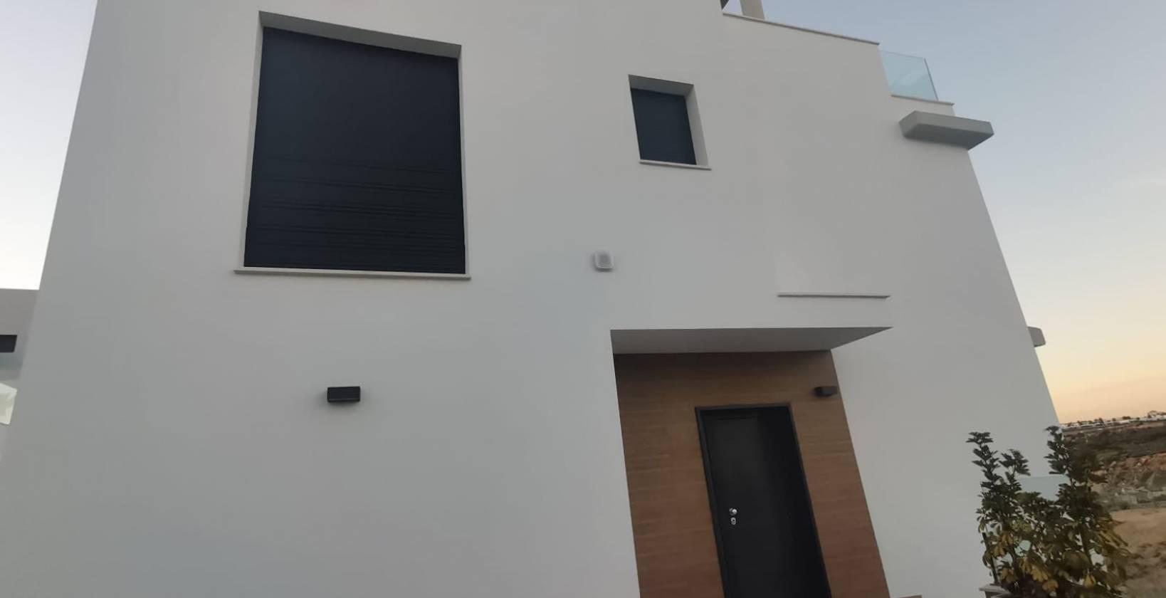 Imagen 2 Casa Aislada en venta en Orihuela / Exclusiva villa en Dehesa de Campoamor.