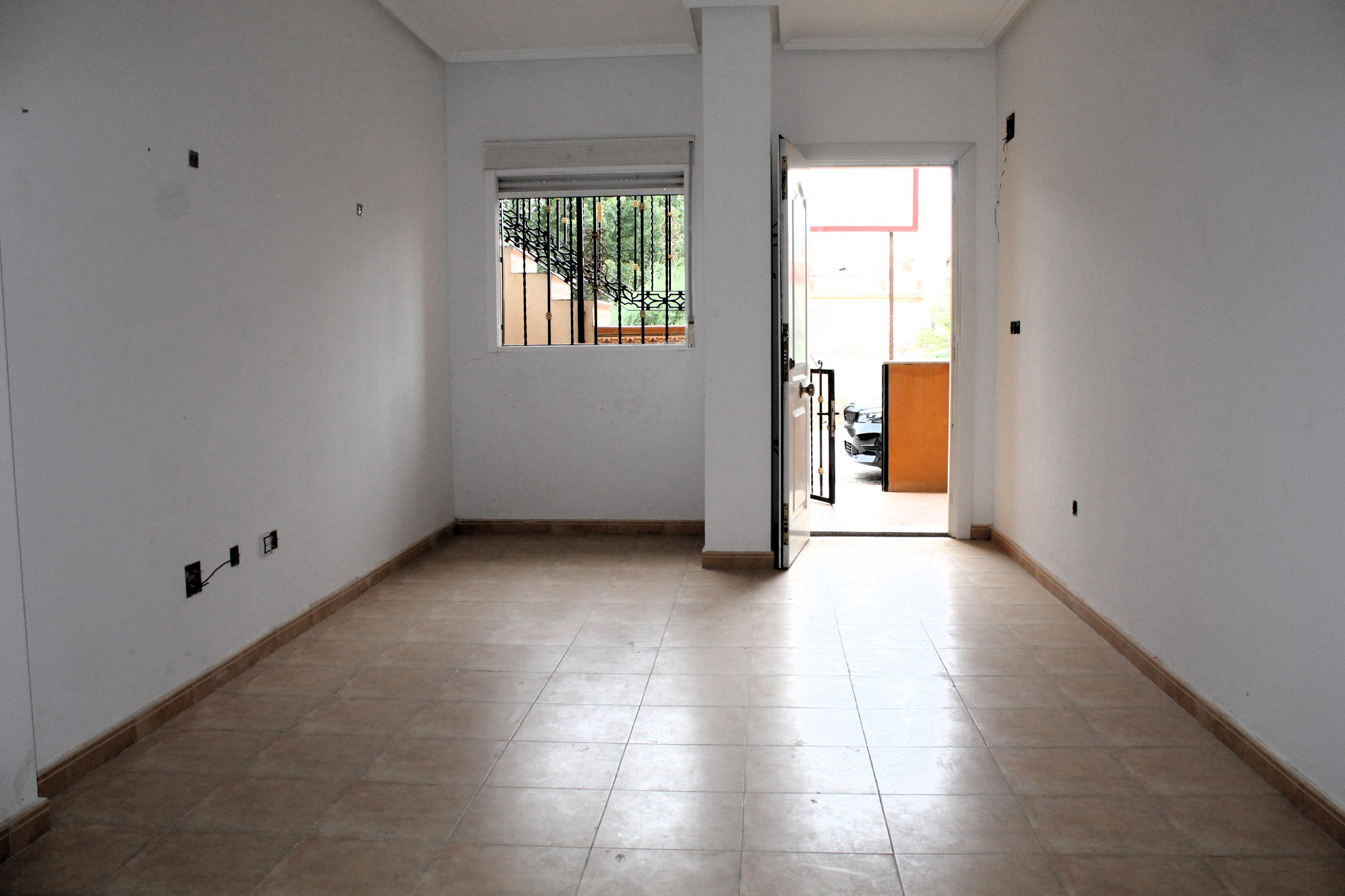 Imagen 3 Casa Adosada en venta en Orihuela / Bungalow bajo con piscina en zona tranquila  la murada.