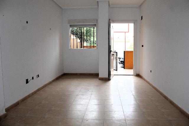 Imagen 3 Inmueble 300106 - Casa Adosada en venta en Orihuela / Bungalow bajo con piscina en zona tranquila  la murada.