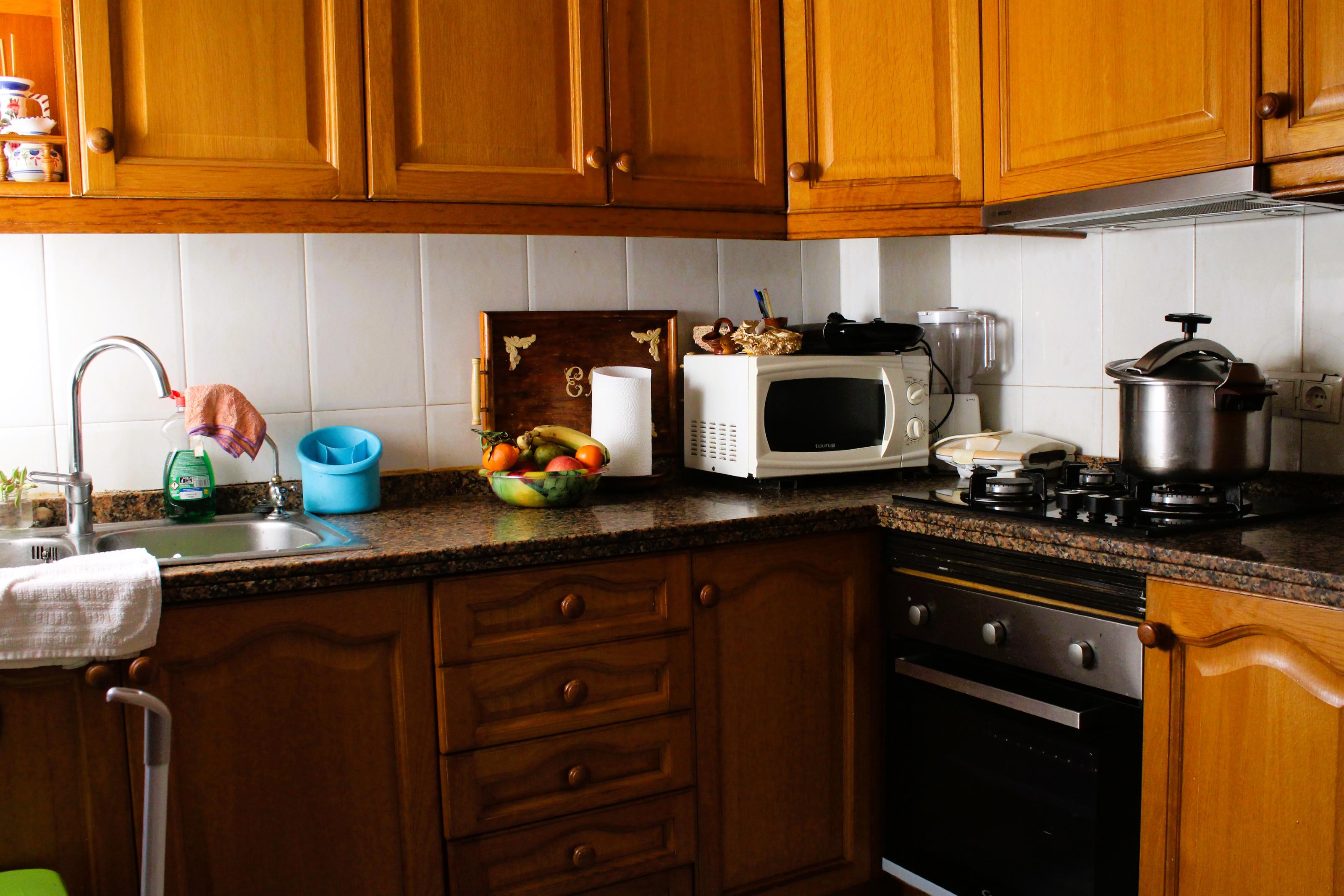 Imagen 10 Apartamento en venta en Guardamar Del Segura / Cerca de la playa y servicios en calle mayor.