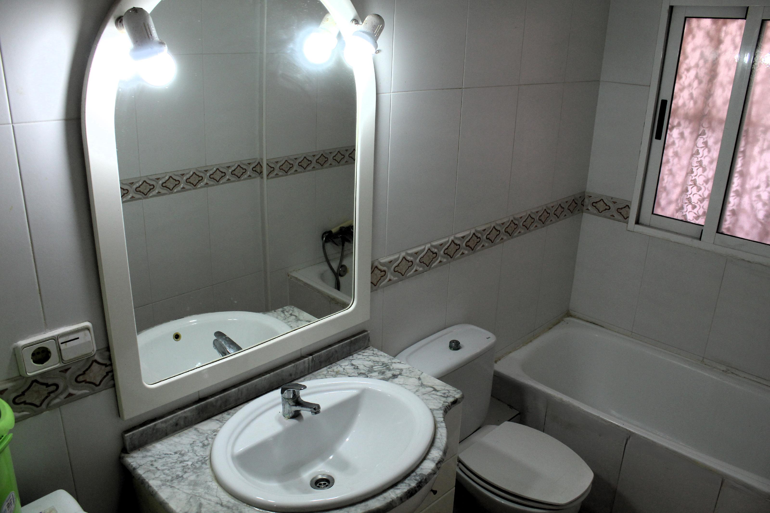 Imagen 17 Apto. Playa en venta en Guardamar Del Segura / A menos de 50m de playa centro