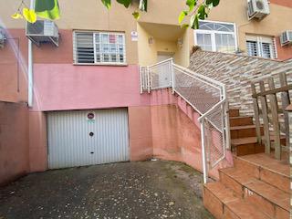 Imagen 1 Casa Adosada en venta en Cáceres / Ubicada a dos minutos del ferial