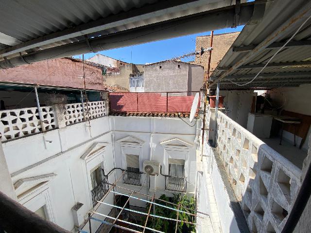 Imagen 2 Inmueble 294371 - Casa Pareada en venta en Cáceres / Cerca del ayuntamiento 