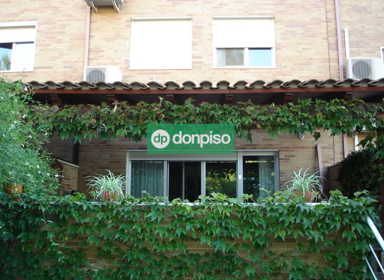 Imagen 1 Casa Adosada en venta en Cáceres / Zona macondo -castellanos Cáceres 