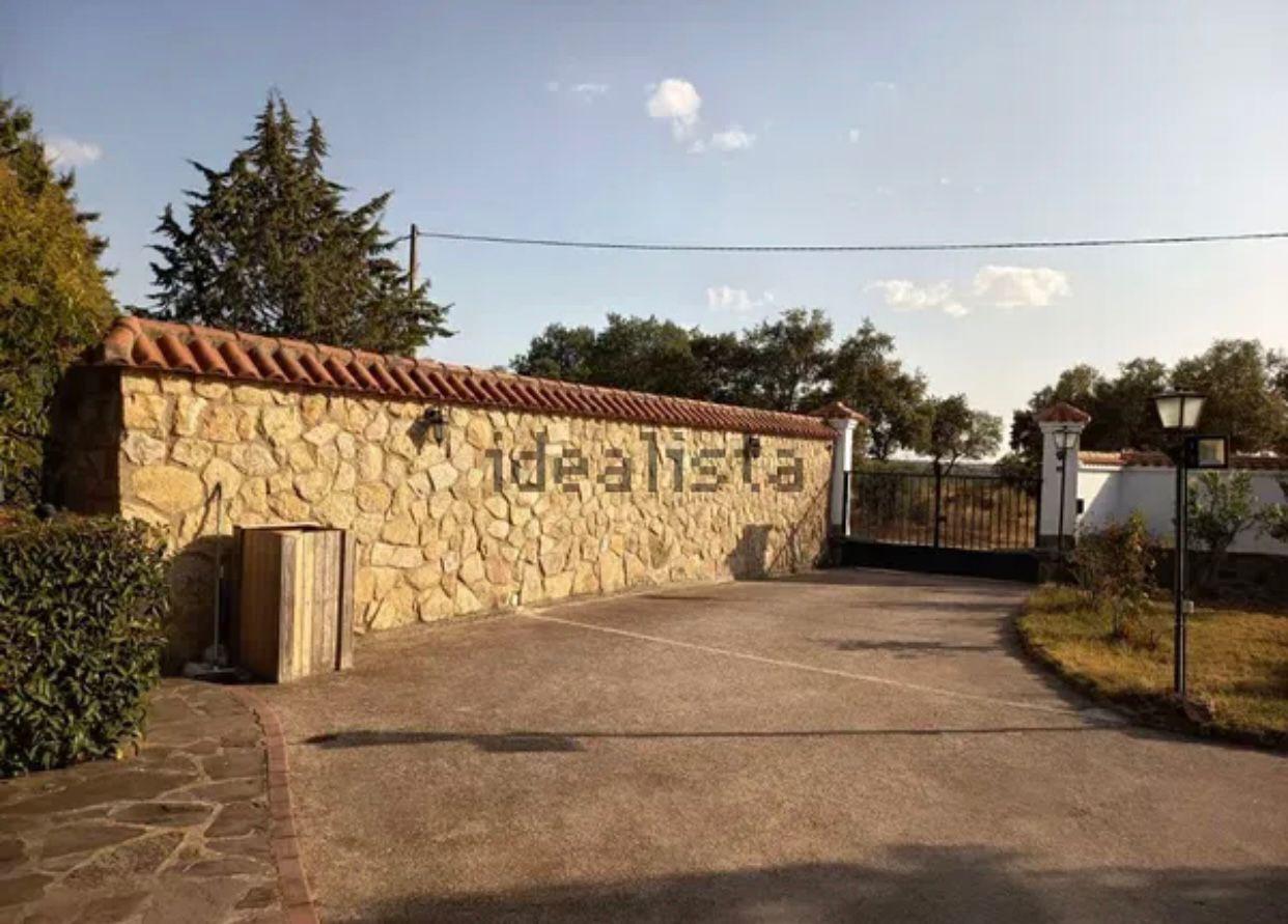 Imagen 1 Casa Rústica en venta en Cáceres / Finca rustica en la zona sur de Cáceres 
