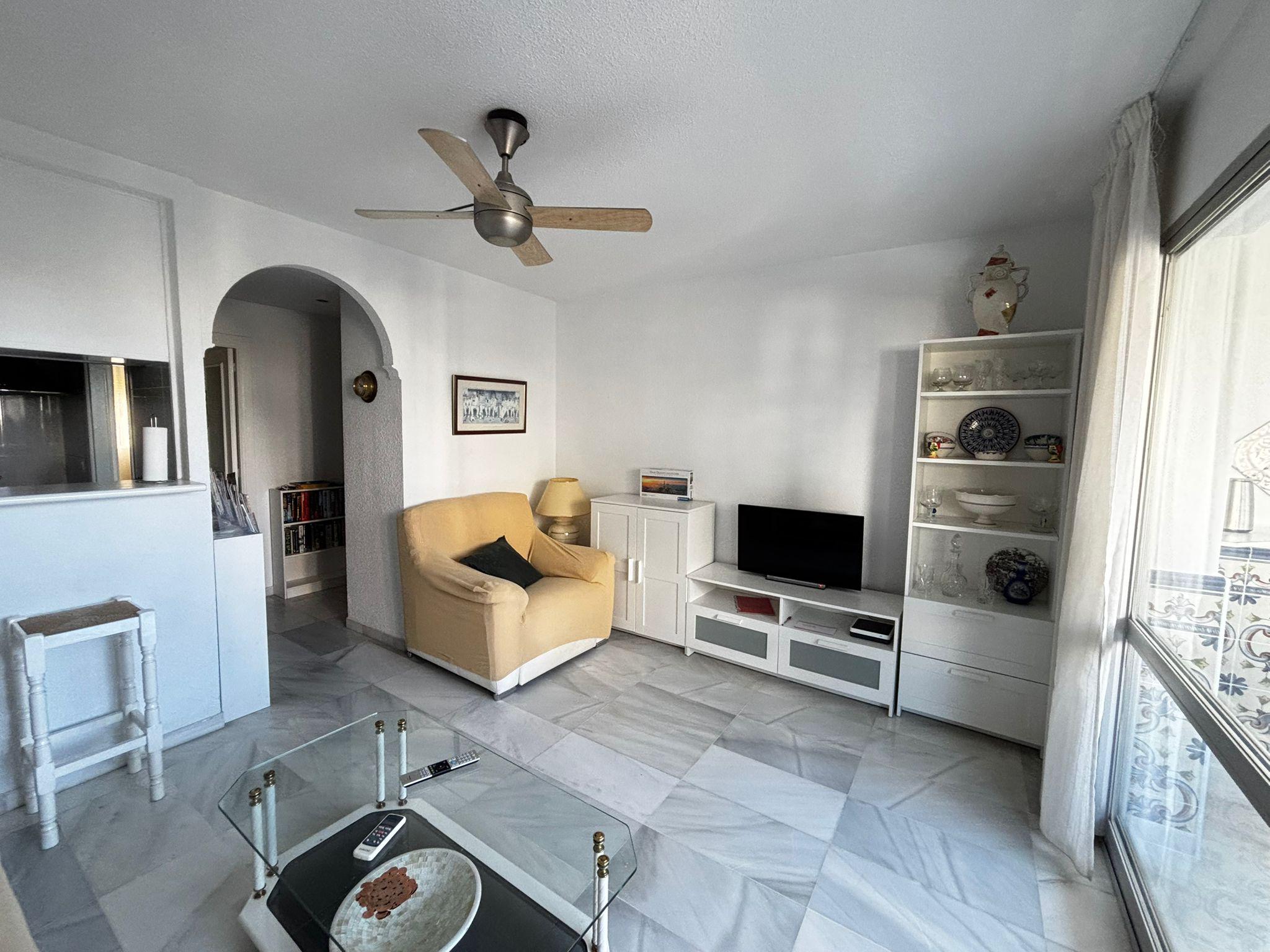 Imagen 6 Apartamento en venta en Benalmádena / Luminoso piso a 5 minutos del Hotel Tritón