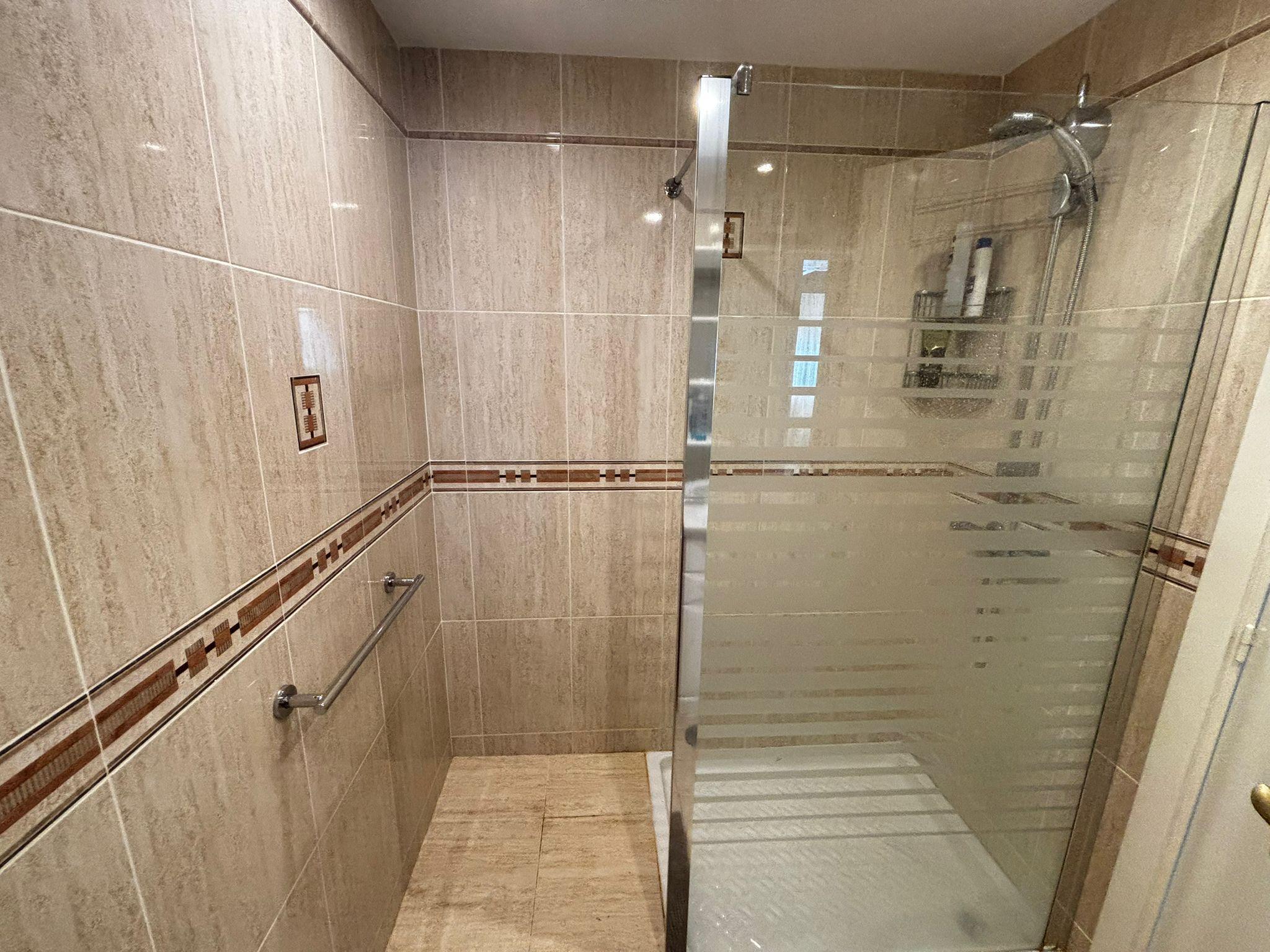 Imagen 19 Apartamento en venta en Benalmádena / Luminoso piso a 5 minutos del Hotel Tritón