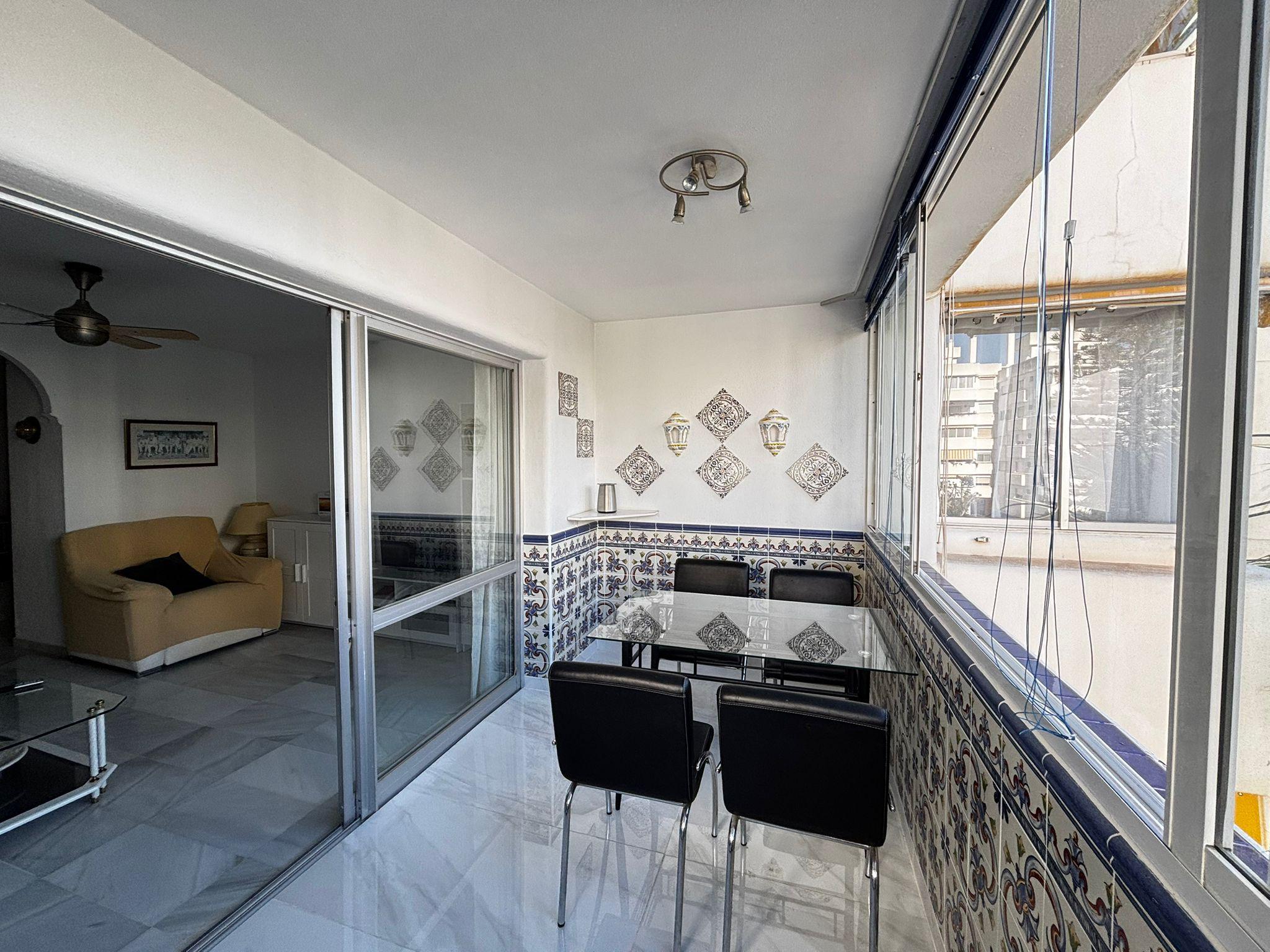 Imagen 3 Apartamento en venta en Benalmádena / Luminoso piso a 5 minutos del Hotel Tritón