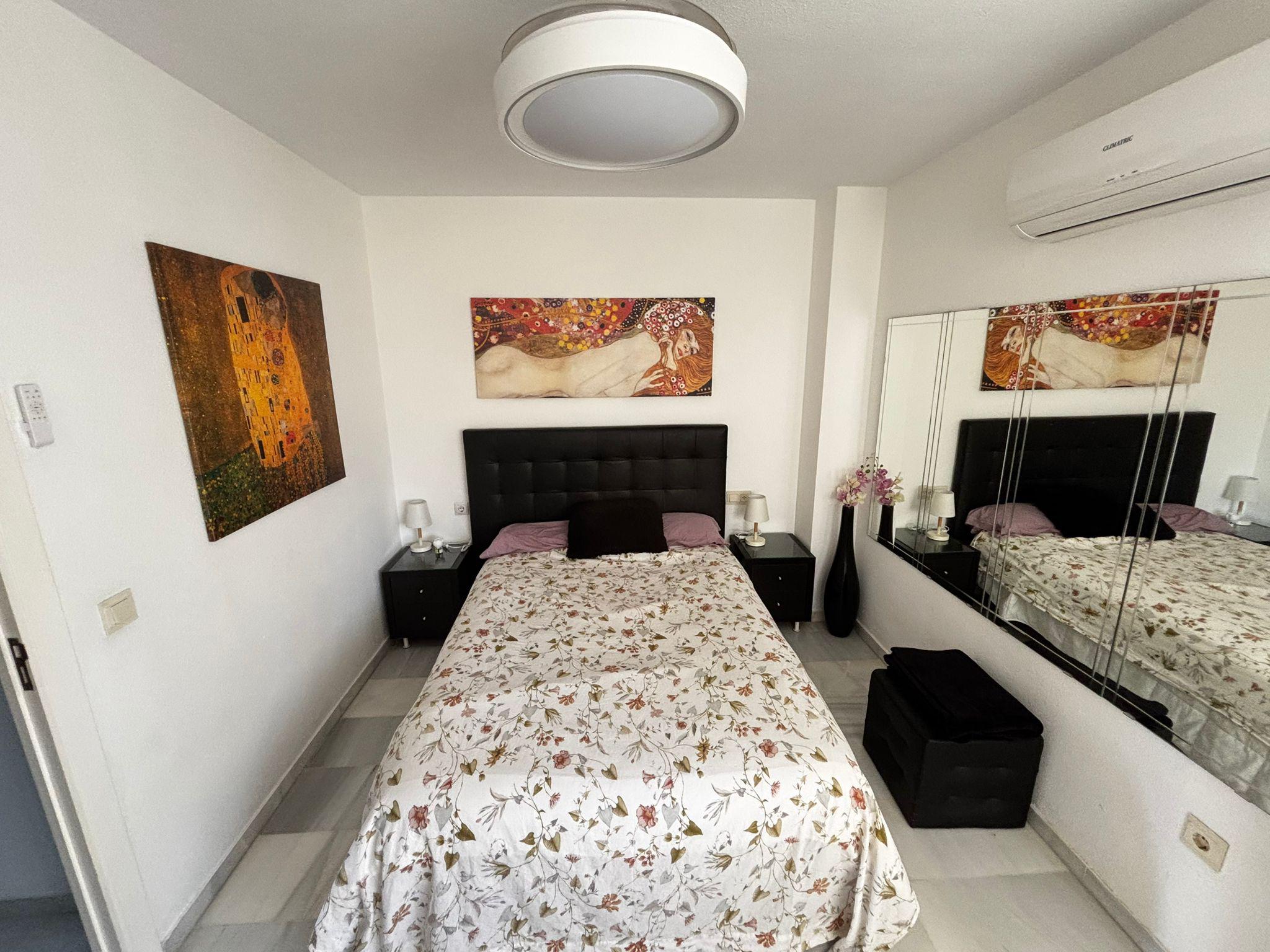 Imagen 16 Apartamento en venta en Benalmádena / Luminoso piso a 5 minutos del Hotel Tritón