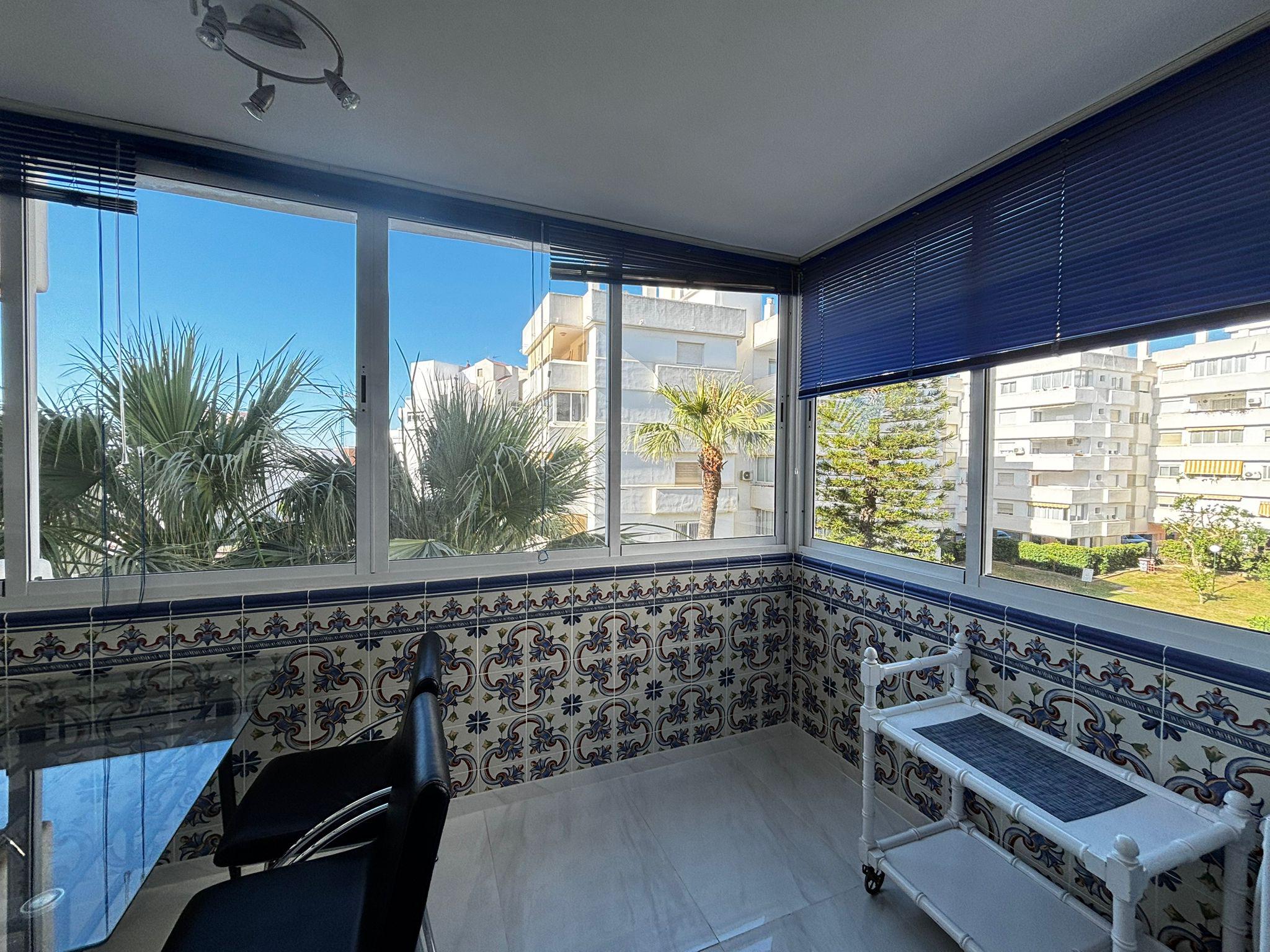 Imagen 5 Apartamento en venta en Benalmádena / Luminoso piso a 5 minutos del Hotel Tritón