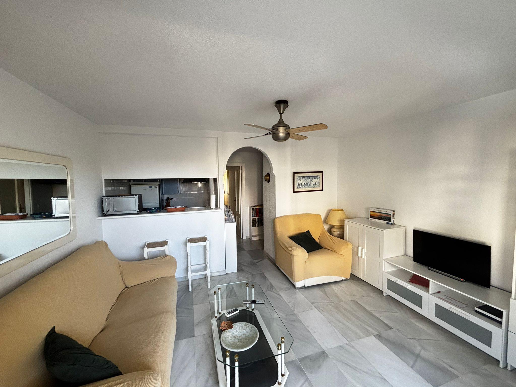 Imagen 7 Apartamento en venta en Benalmádena / Luminoso piso a 5 minutos del Hotel Tritón