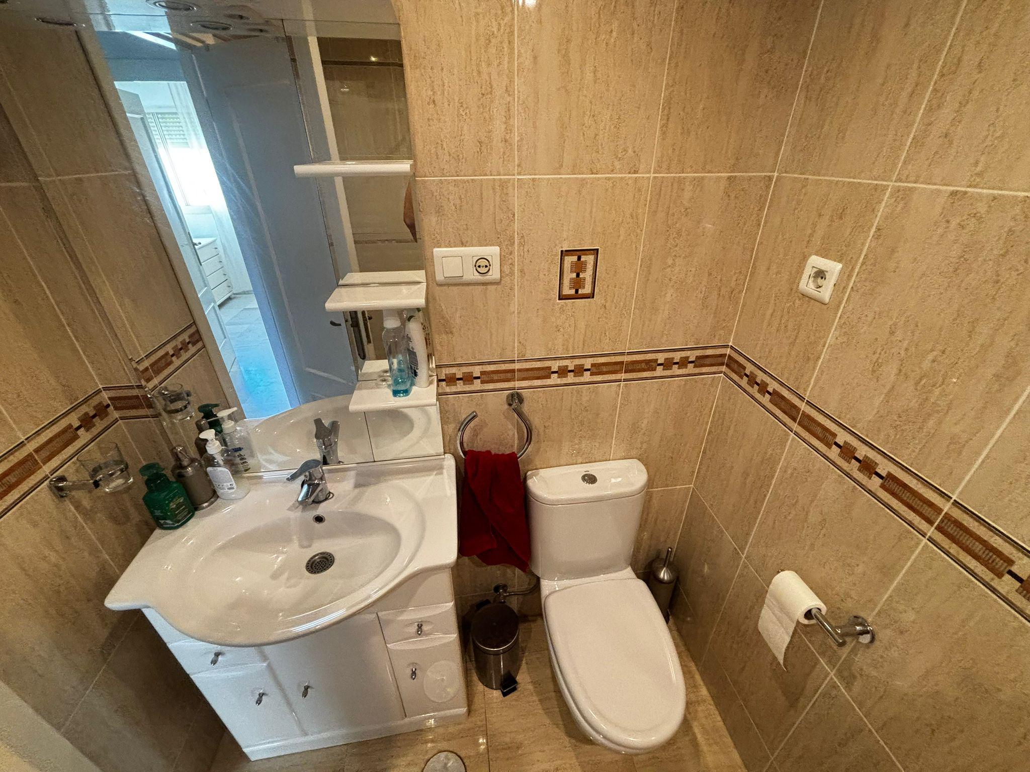 Imagen 20 Apartamento en venta en Benalmádena / Luminoso piso a 5 minutos del Hotel Tritón