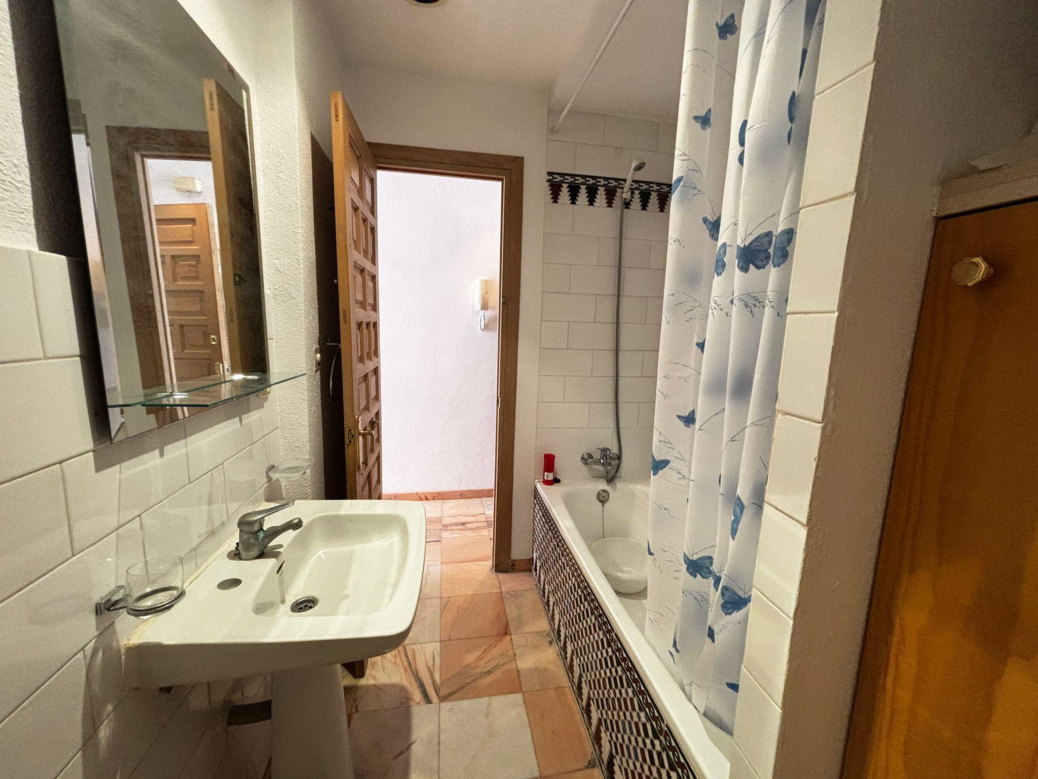 Imagen 13 Estudio en venta en Torremolinos / Estudio en la Carihuela al lado del Pez Espada