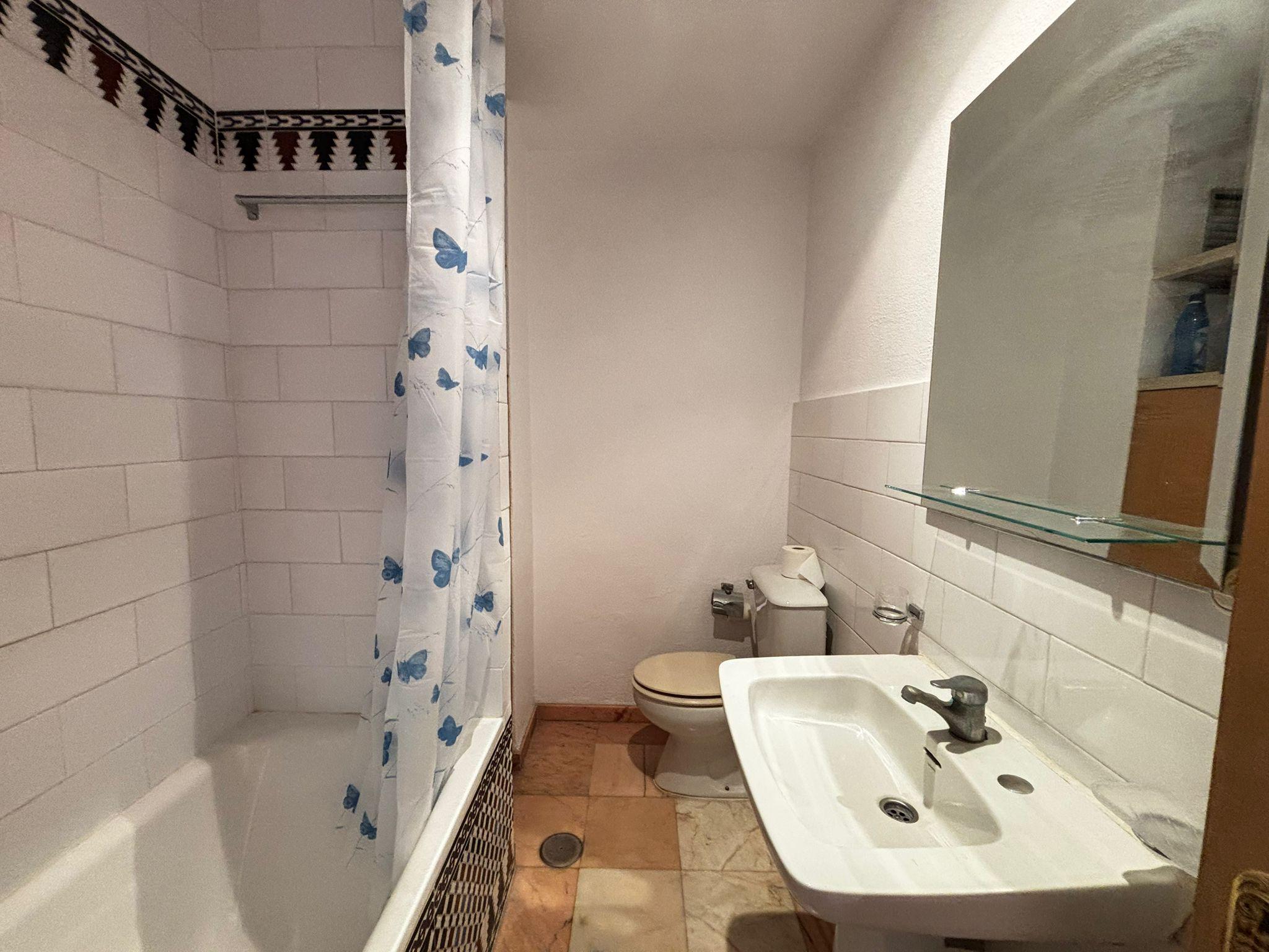 Imagen 11 Estudio en venta en Torremolinos / Estudio en la Carihuela al lado del Pez Espada