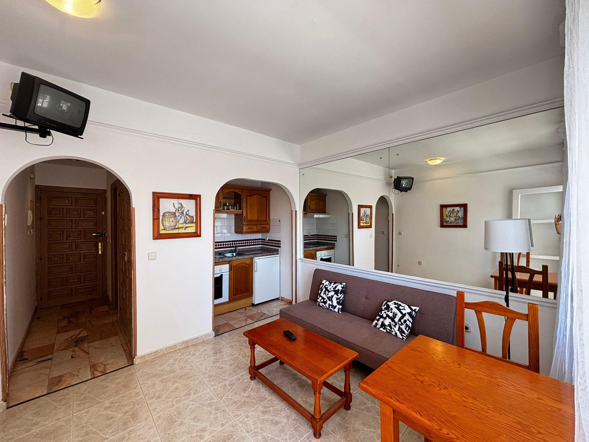 Imagen 4 Estudio en venta en Torremolinos / Estudio en la Carihuela al lado del Pez Espada