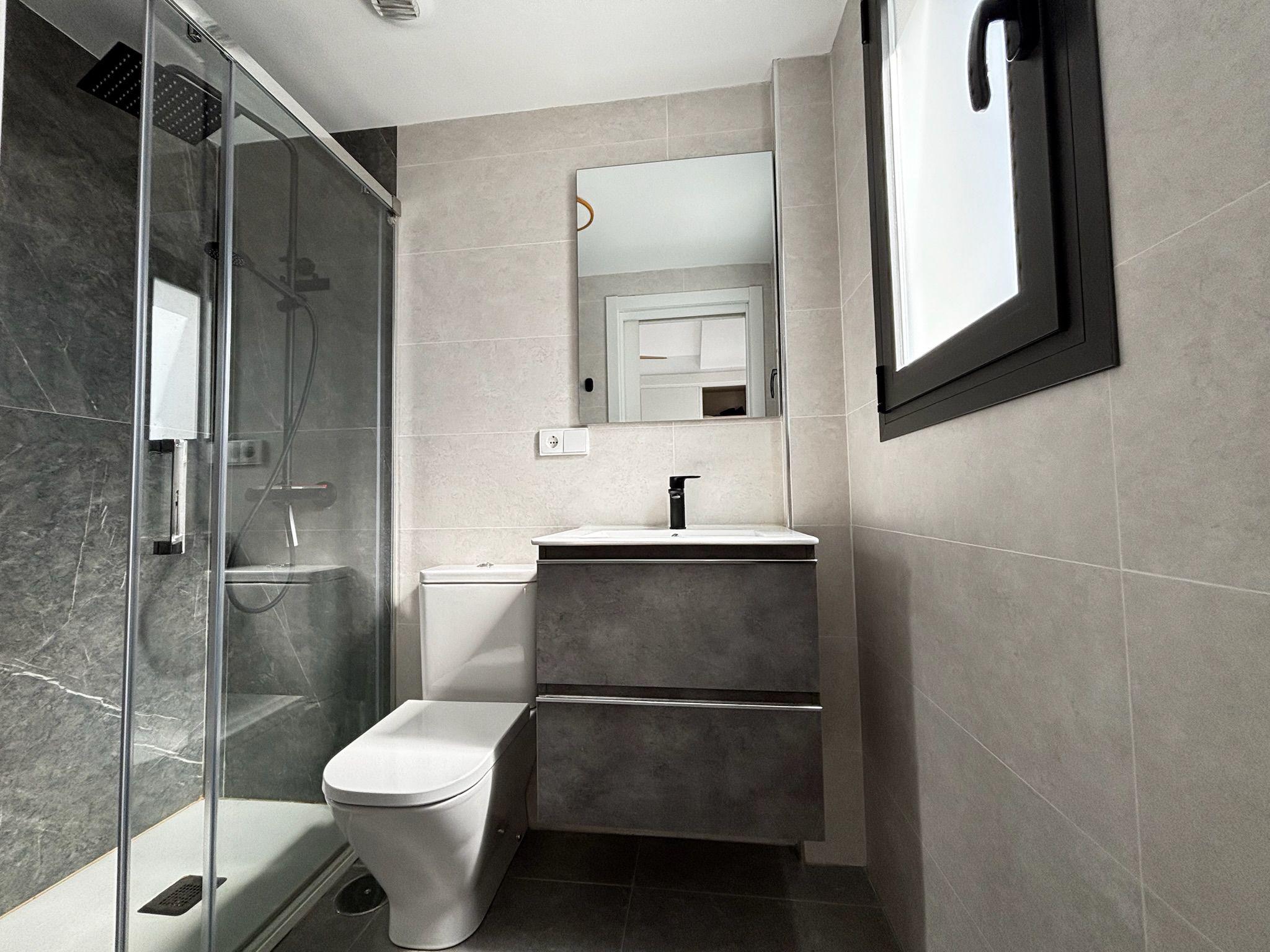 Imagen 17 Piso en venta en Torremolinos / A 700m de la Carihuela, prox. a glorieta del Pez Espada