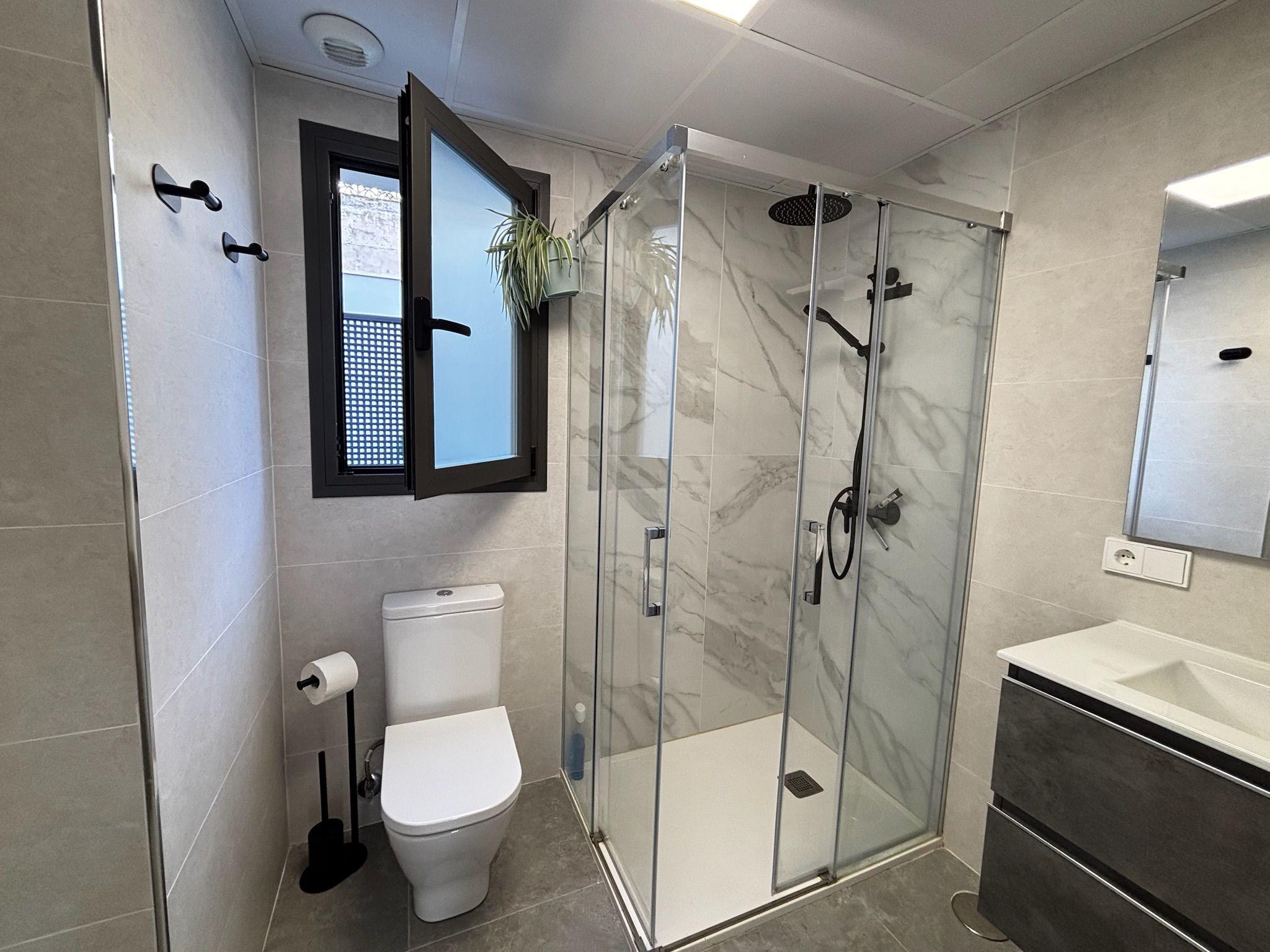 Imagen 21 Piso en venta en Torremolinos / A 700m de la Carihuela, prox. a glorieta del Pez Espada