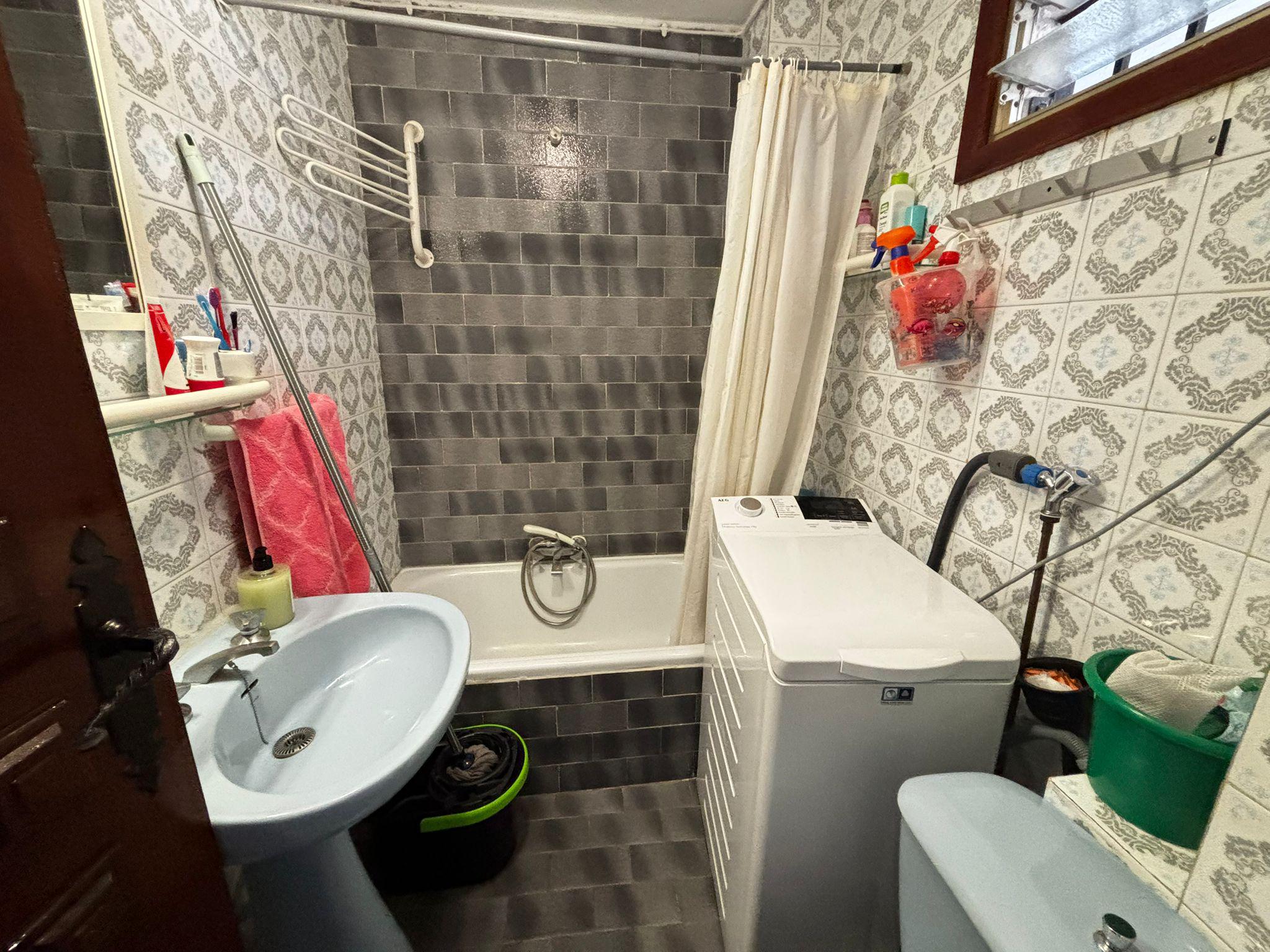 Imagen 4 Apartamento en venta en Benalmádena / Estudio junto a Puerto Marina, a 7 min. de la playa. 