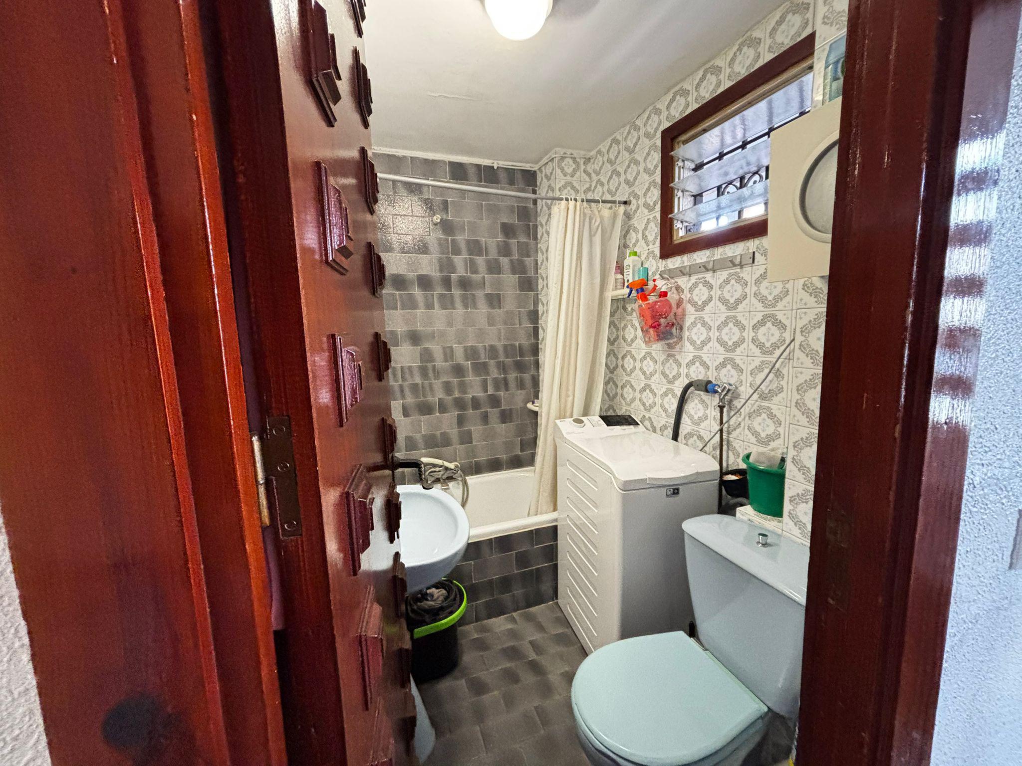 Imagen 7 Apartamento en venta en Benalmádena / Estudio junto a Puerto Marina, a 7 min. de la playa. 