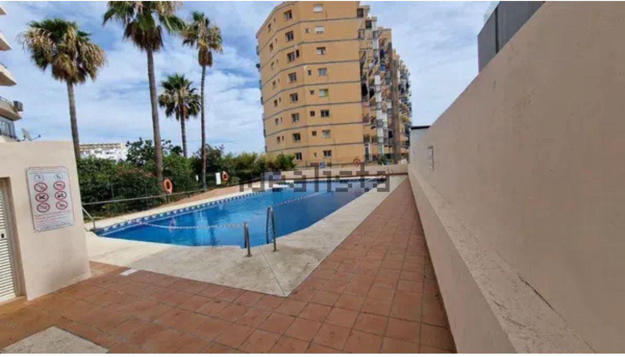 Imagen 3 Apartamento en venta en Benalmádena / Estudio junto a Puerto Marina, a 7 min. de la playa. 