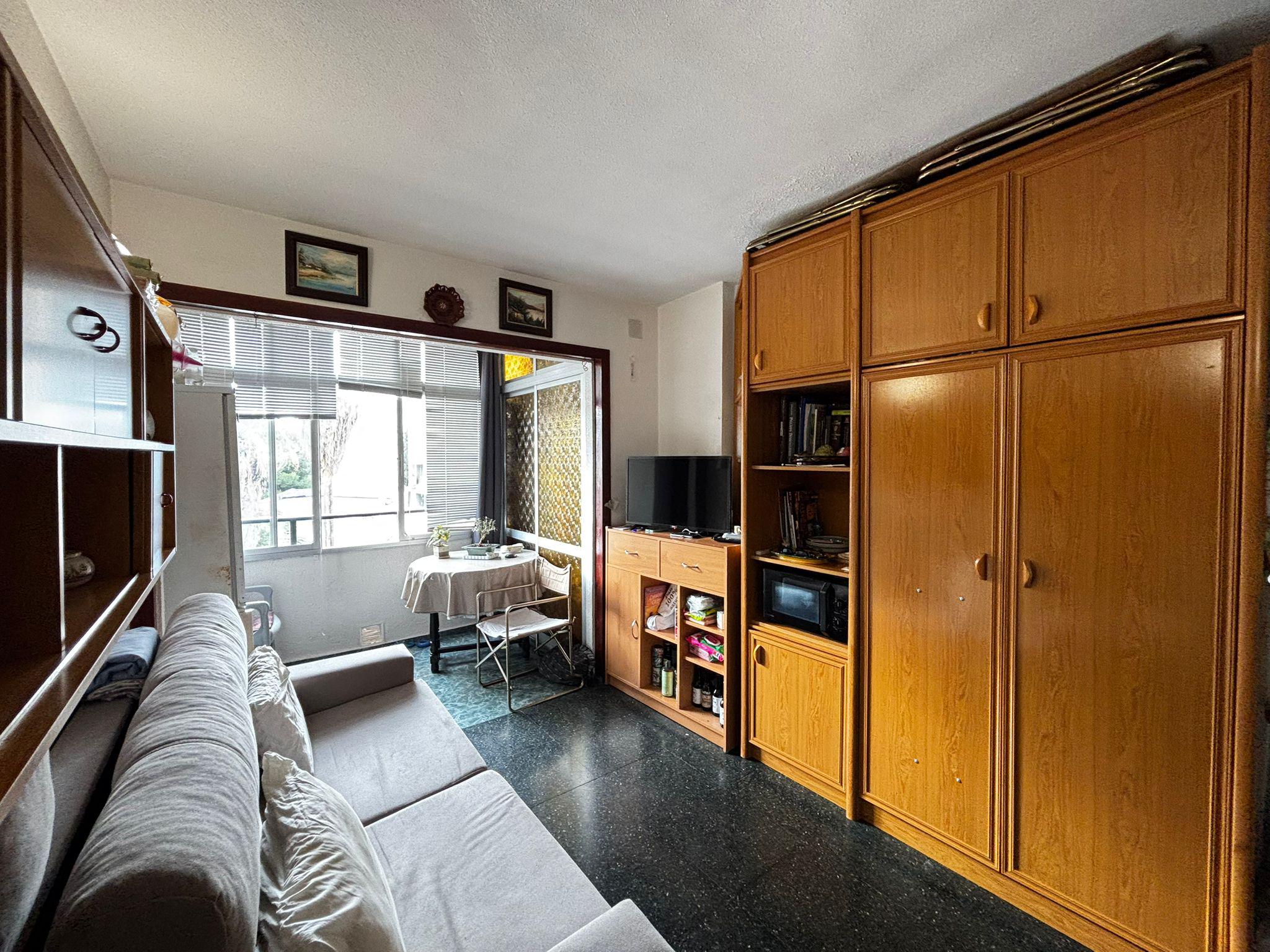 Imagen 1 Apartamento en venta en Benalmádena / Estudio junto a Puerto Marina, a 7 min. de la playa. 