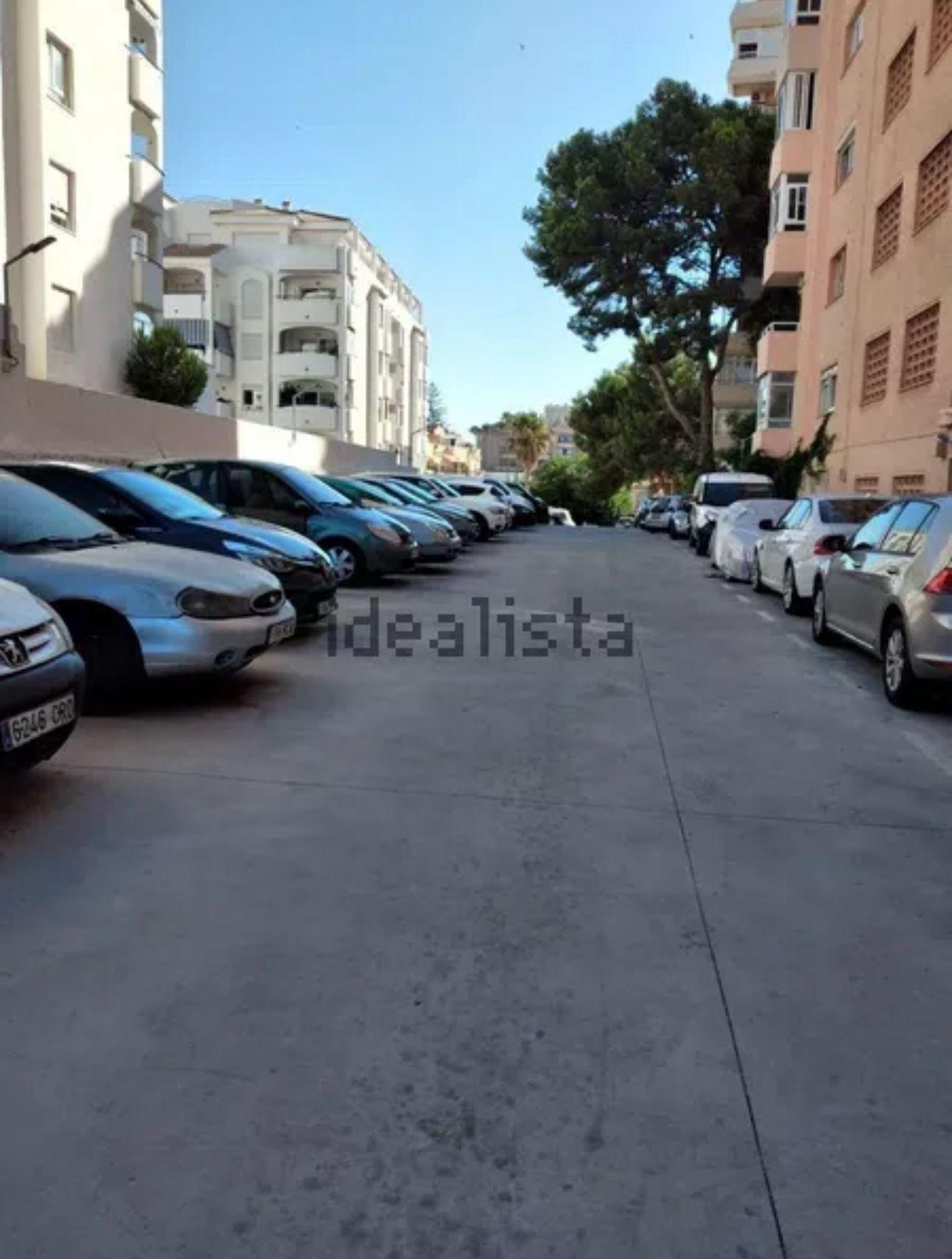 Imagen 12 Apartamento en venta en Benalmádena / Estudio junto a Puerto Marina, a 7 min. de la playa. 