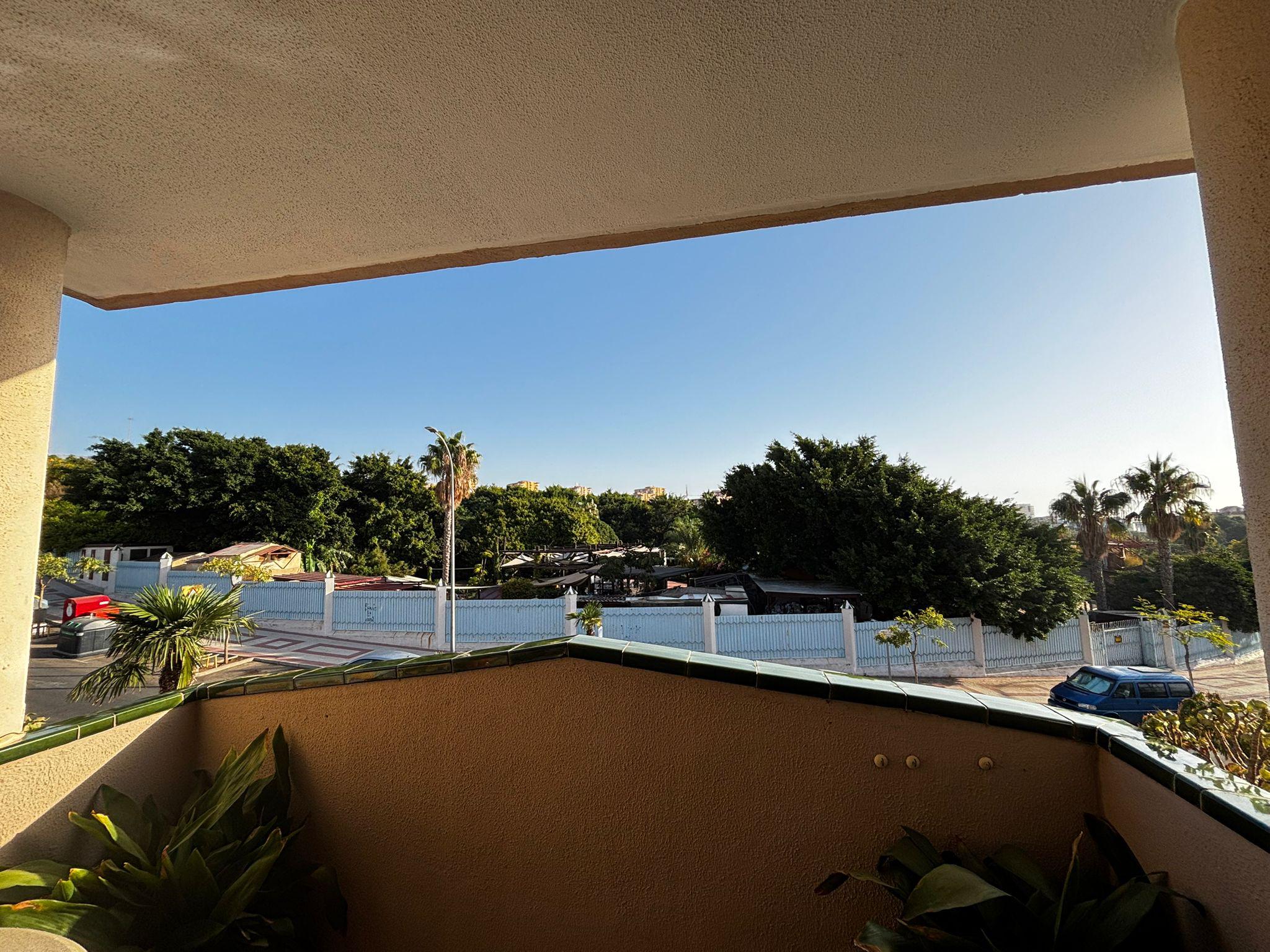 Imagen 3 Apartamento en venta en Benalmádena / Junto al Parque de la Paloma, enfrente de Selwo Marina