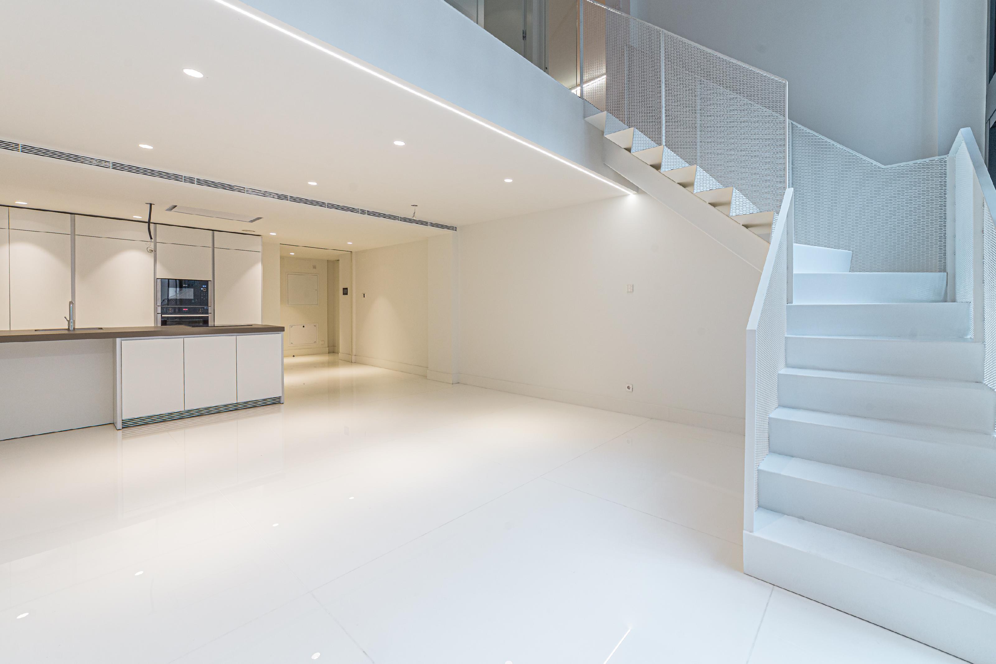 Imagen 1 Dúplex en venta en Barcelona / Via Augusta - Julián Romea 