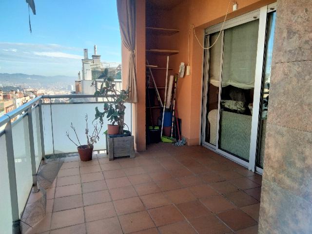 Imagen 1 Inmueble 290420 - Piso en venta en Barcelona / Junto metro Teixonera