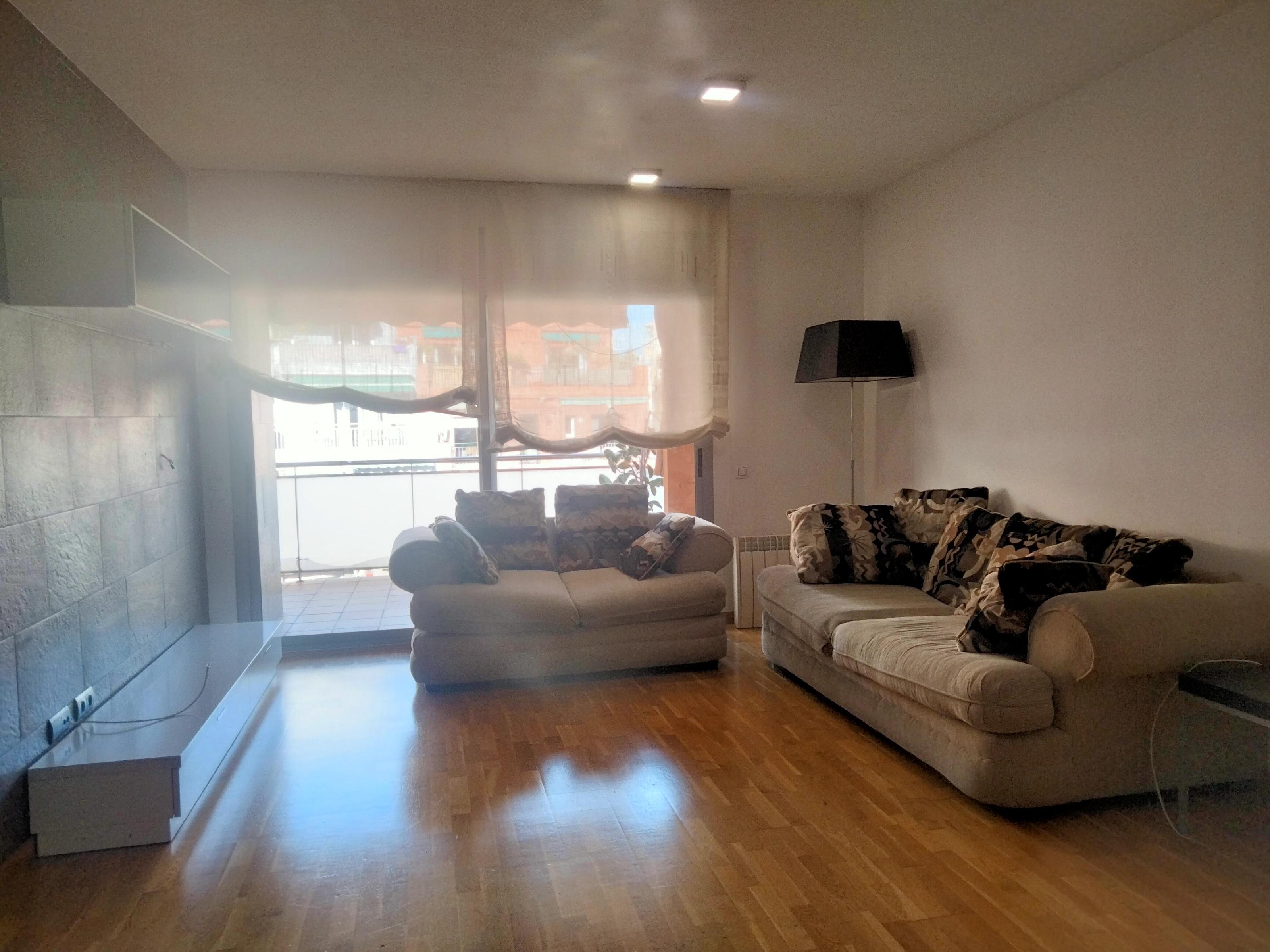 Imagen 2 Piso en venta en Barcelona / Junto metro Teixonera