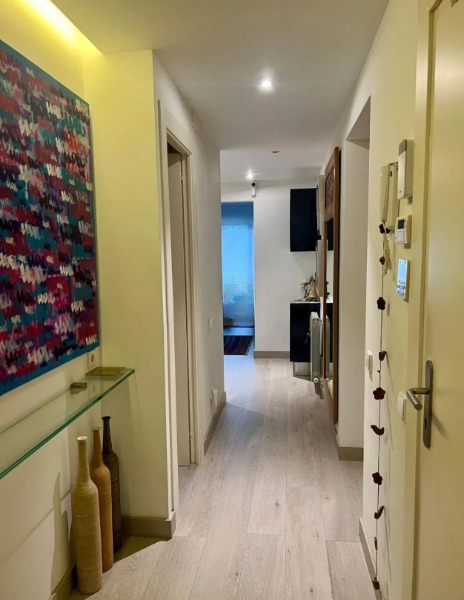 Imagen 4 Piso en venta en Barcelona / Esquina con Via Augusta