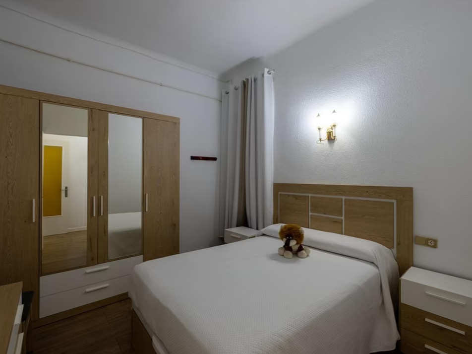 Imagen 2 Piso en venta en Barcelona / Muy próximo al Hospital Clínico de Barcelona