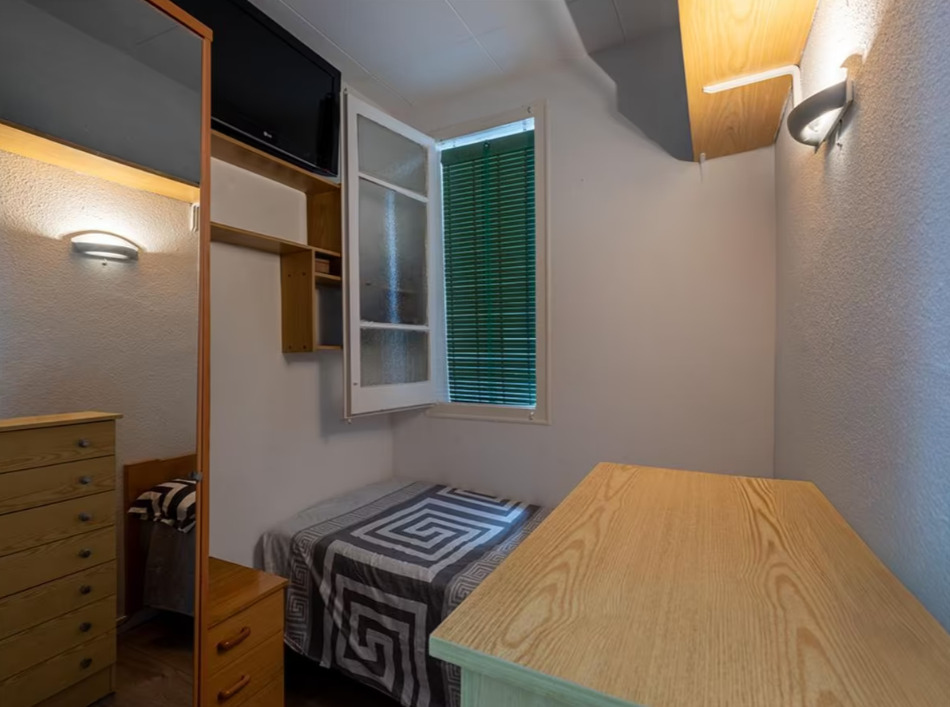Imagen 3 Piso en venta en Barcelona / Muy próximo al Hospital Clínico de Barcelona