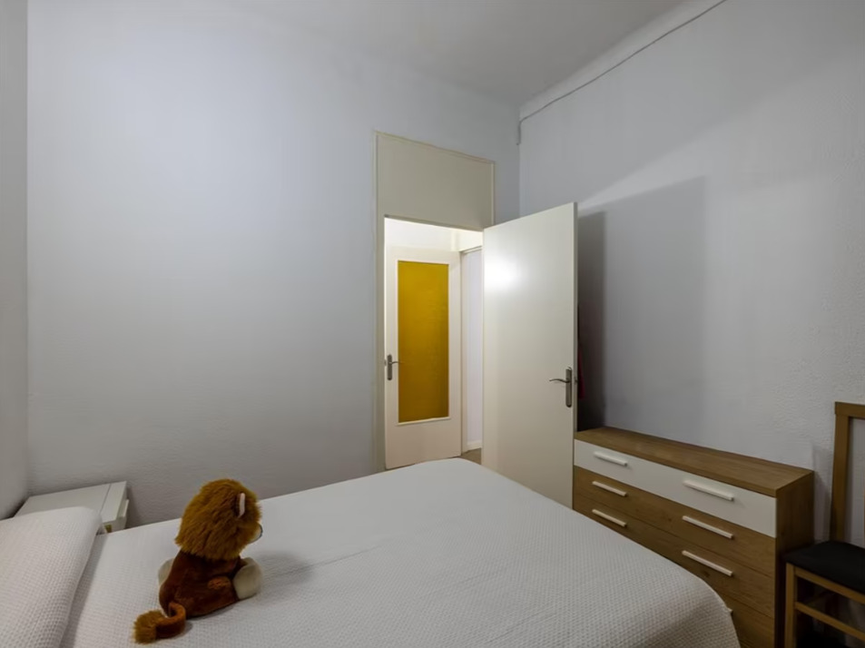 Imagen 1 Piso en venta en Barcelona / Muy próximo al Hospital Clínico de Barcelona