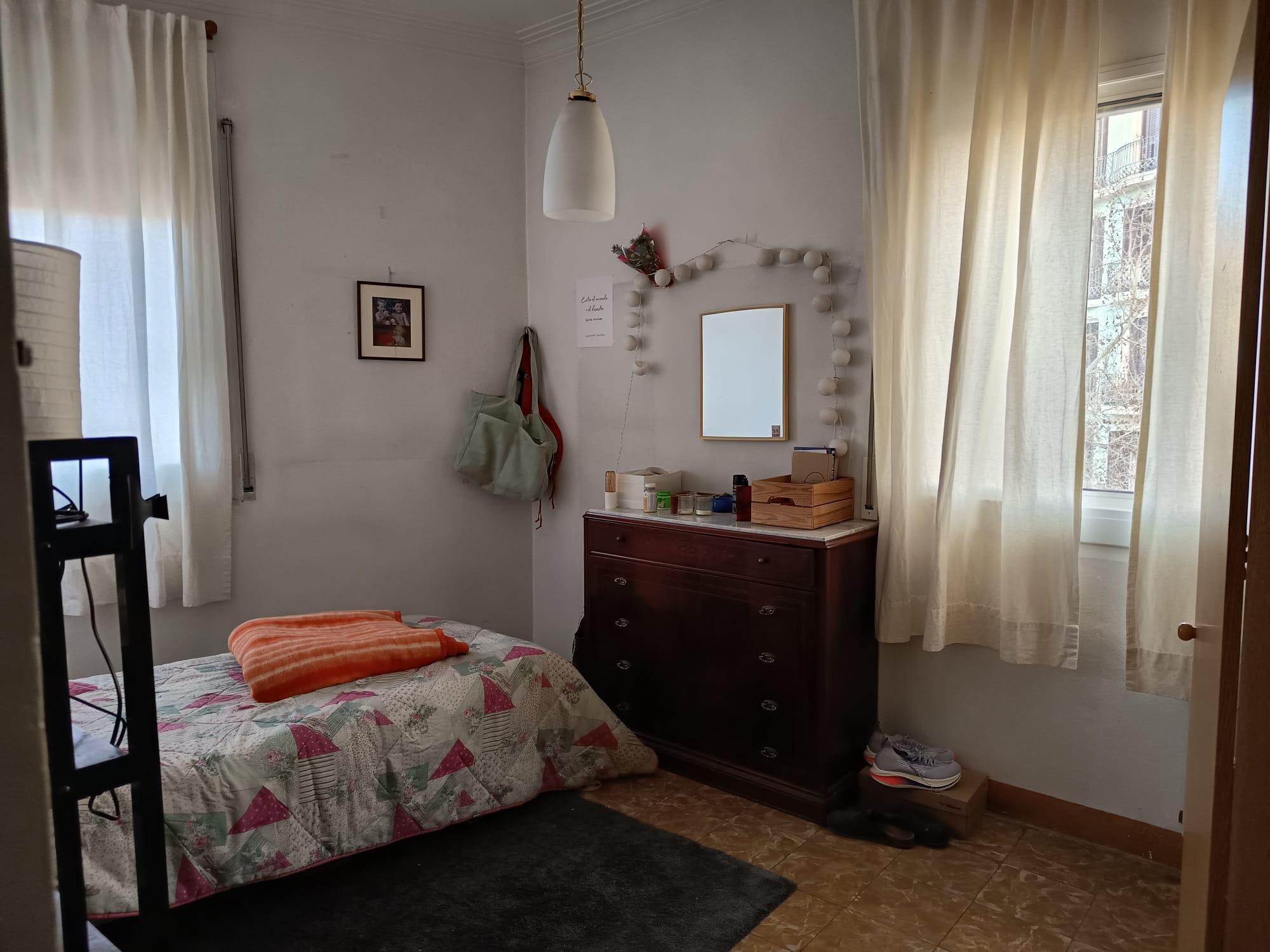 Imagen 3 Piso en venta en Barcelona / Sant Pau - Paral.lel