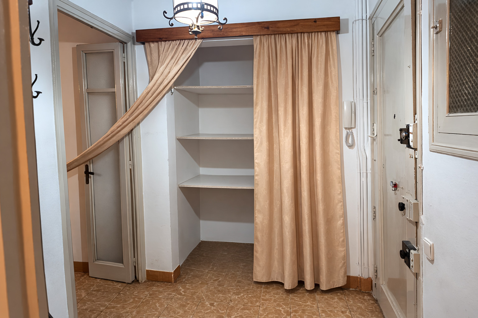 Imagen 10 Piso en venta en Barcelona / Sant Pau - Paral.lel