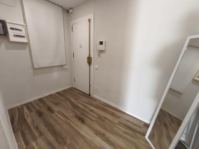 Imagen 13 Inmueble 300855 - Piso en venta en Barcelona / Felip ll - Garcilaso