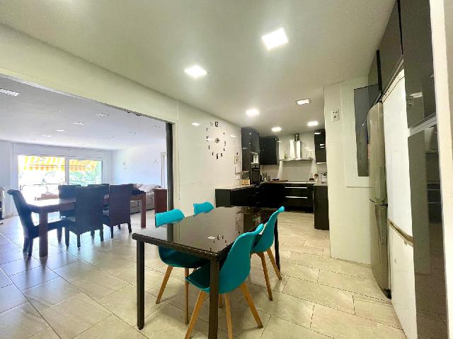 Imagen 1 Inmueble 296227 - Apto. Playa en venta en Mataró / Gran Piso de 160m2 en primera linia de mar en Havana