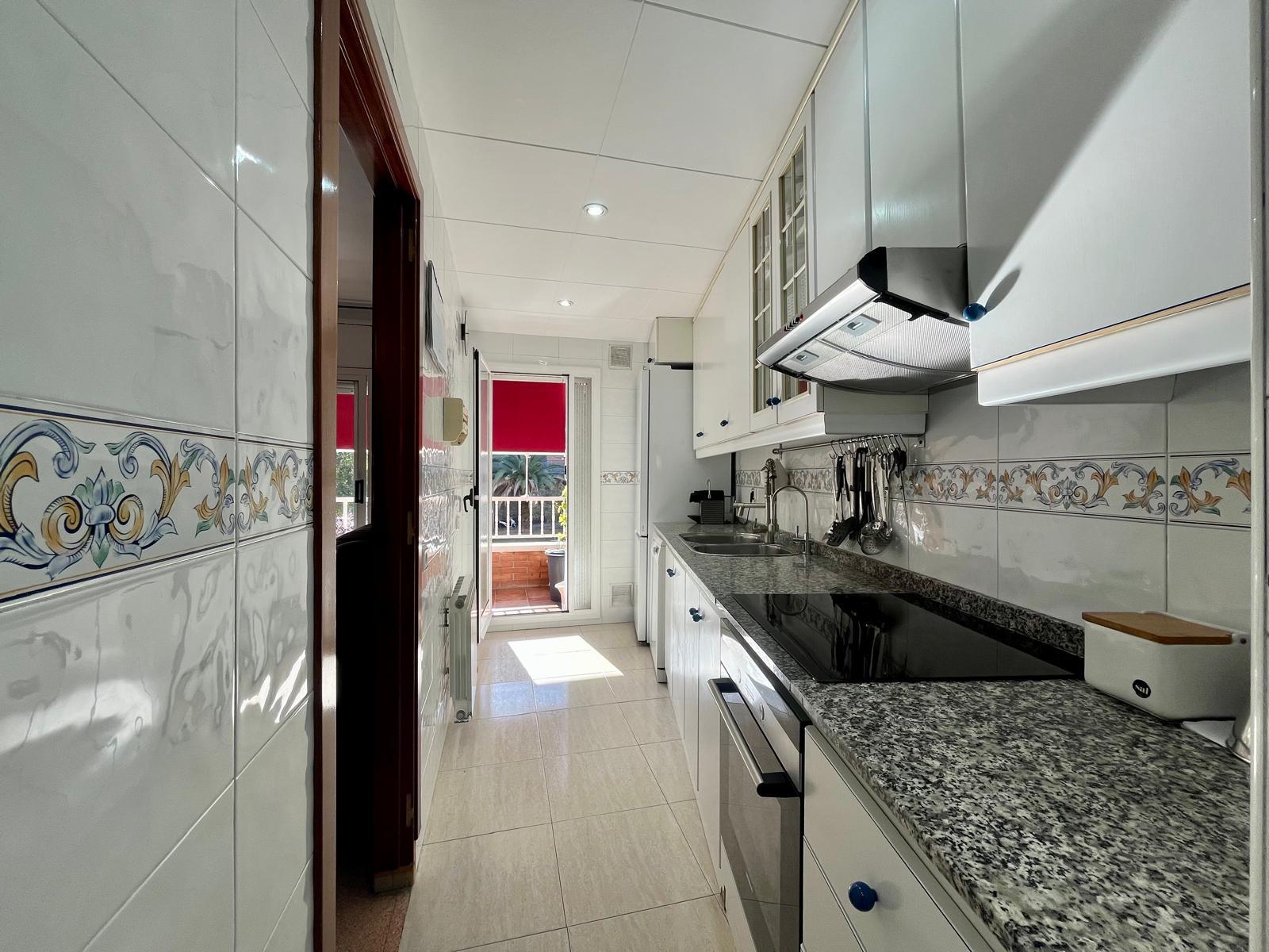 Imagen 11 Apartamento en venta en Badalona / Gran Piso de 132m2 con terraza en la mejor zona Bufala