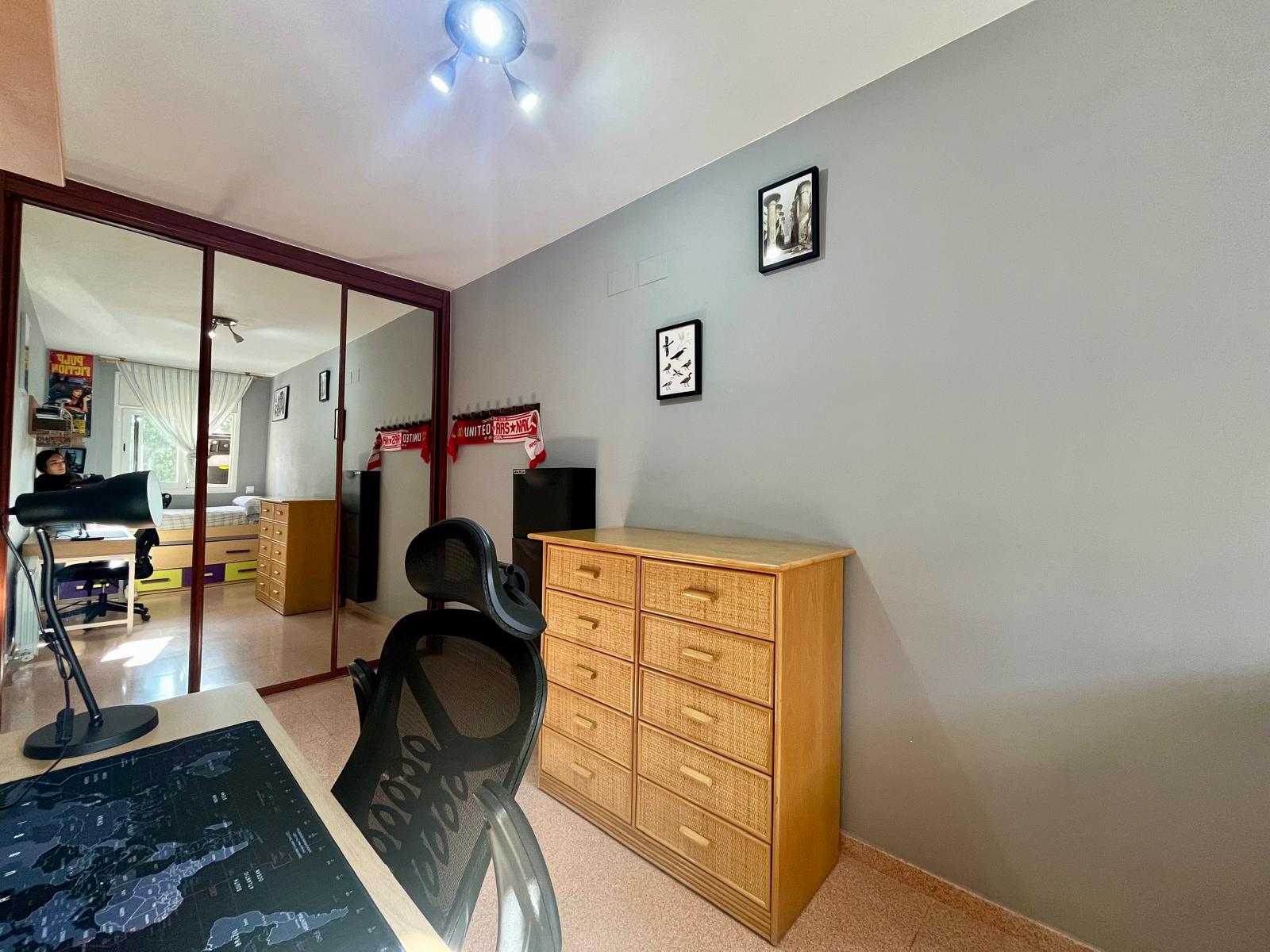 Imagen 27 Apartamento en venta en Badalona / Gran Piso de 132m2 con terraza en la mejor zona Bufala