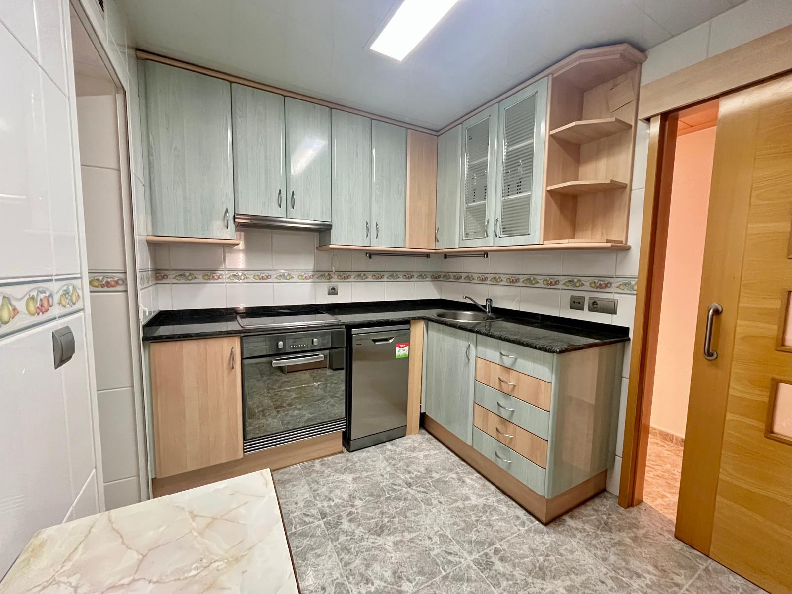 Imagen 1 Apartamento en venta en Badalona / Gran Piso de 102m2 4 habitaciones en zona Canyado