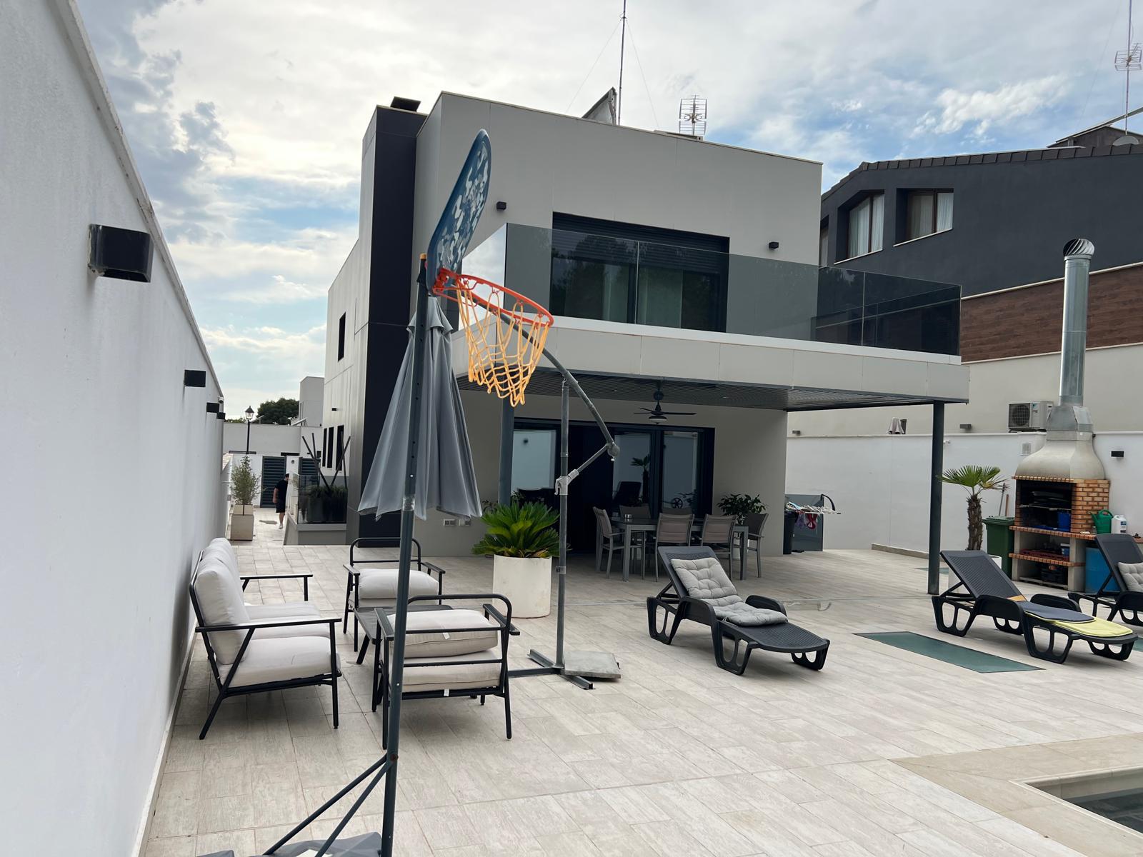 Imagen 2 Casa Aislada en venta en Albacete / Carretera de Jaen. Urbanizaciones