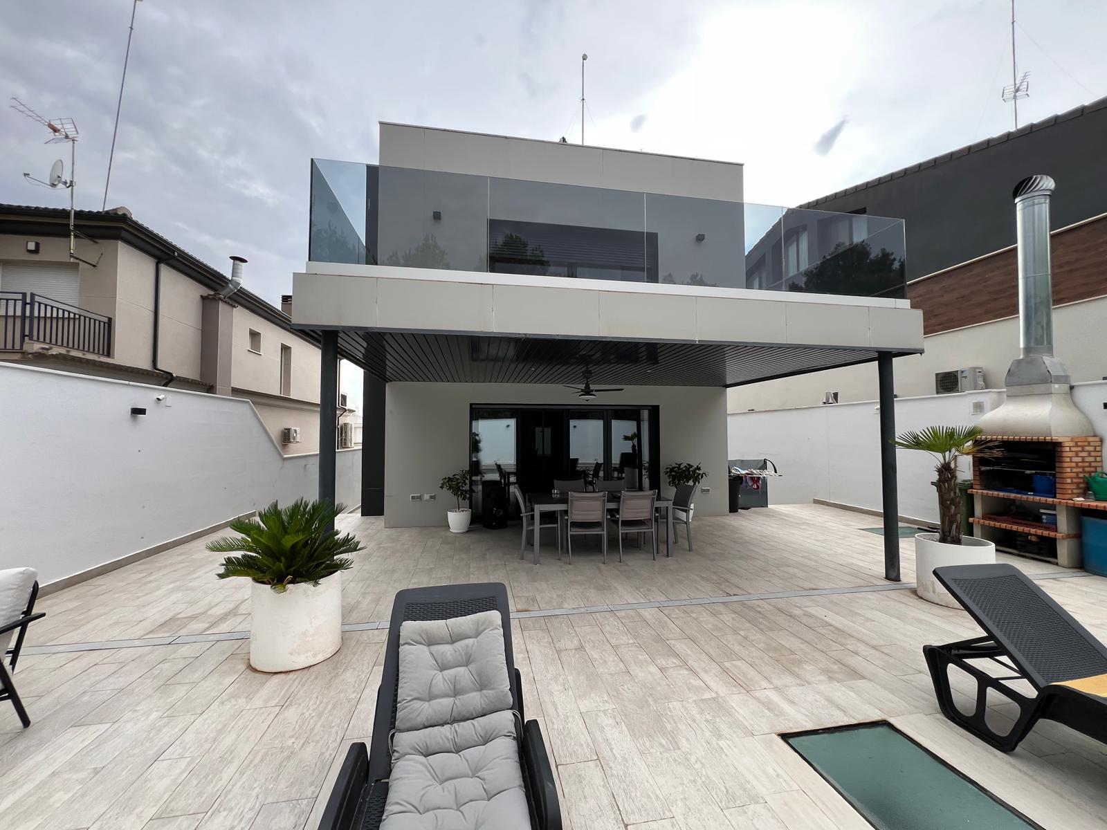 Imagen 1 Casa Aislada en venta en Albacete / Carretera de Jaen. Urbanizaciones